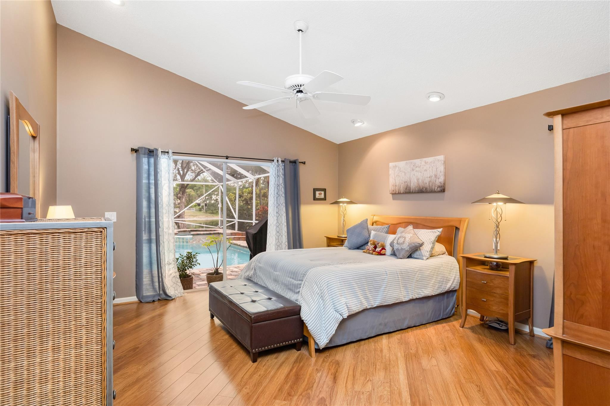 6660 NW 75th Place