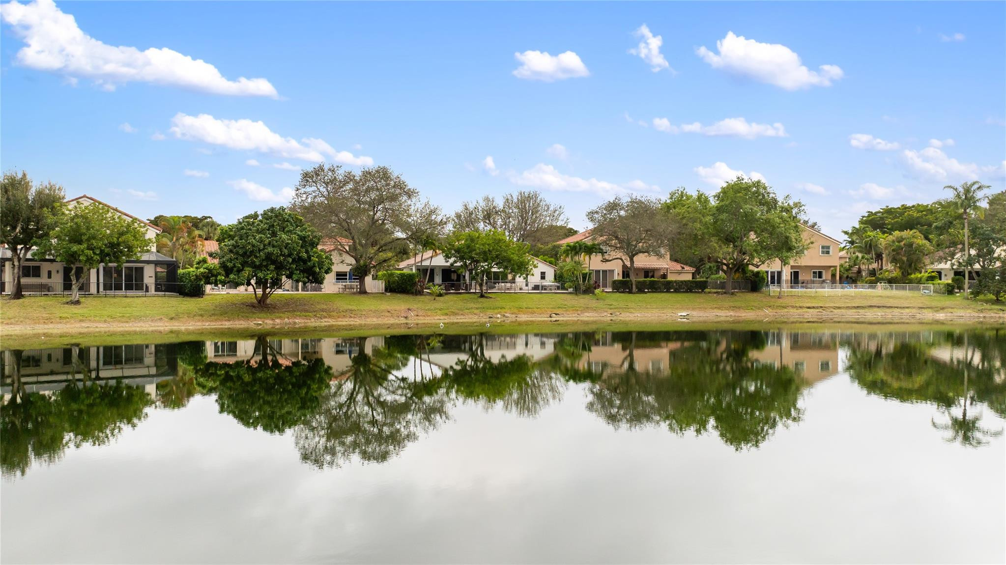 6660 NW 75th Place