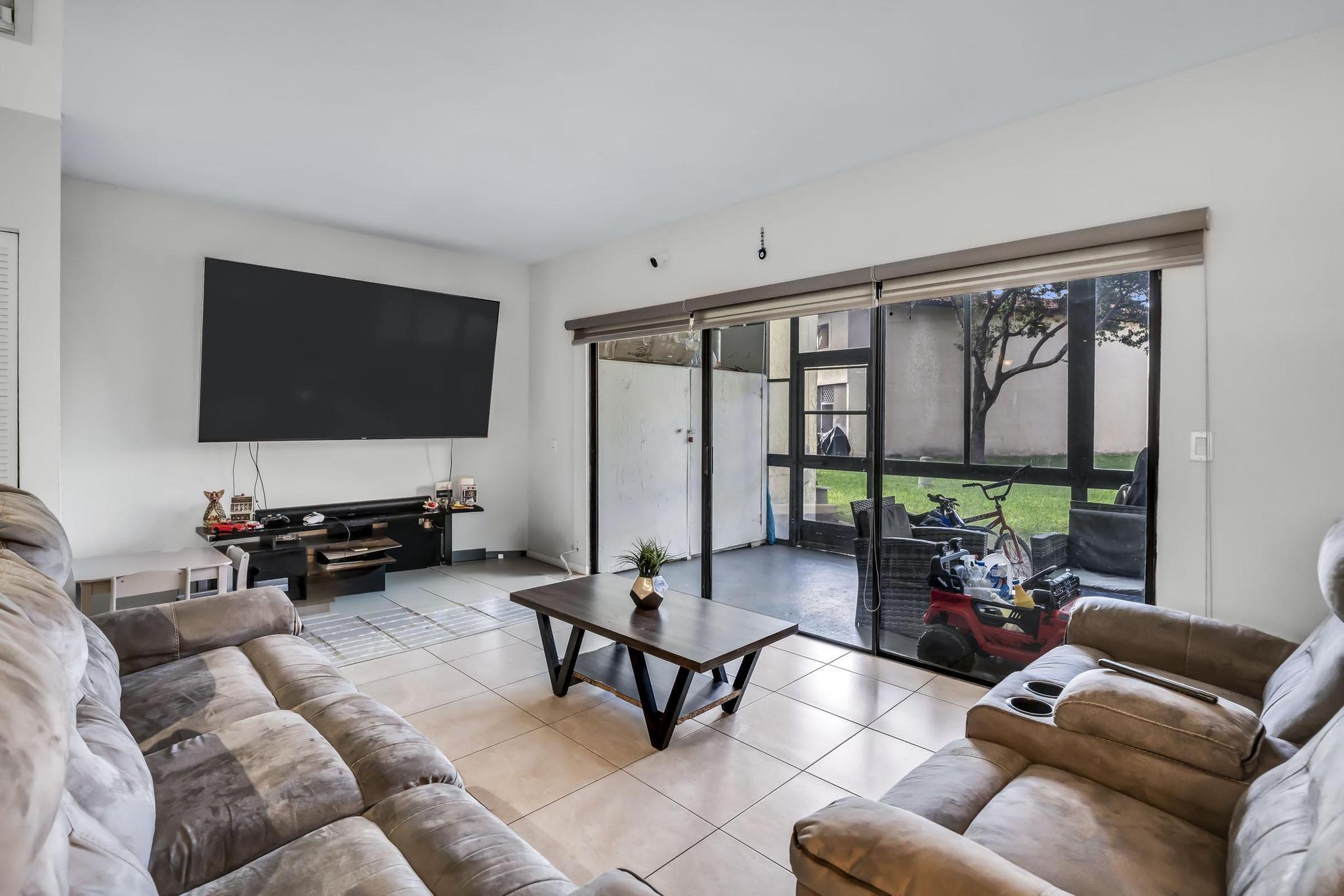 8858 NW 48th Street 8858