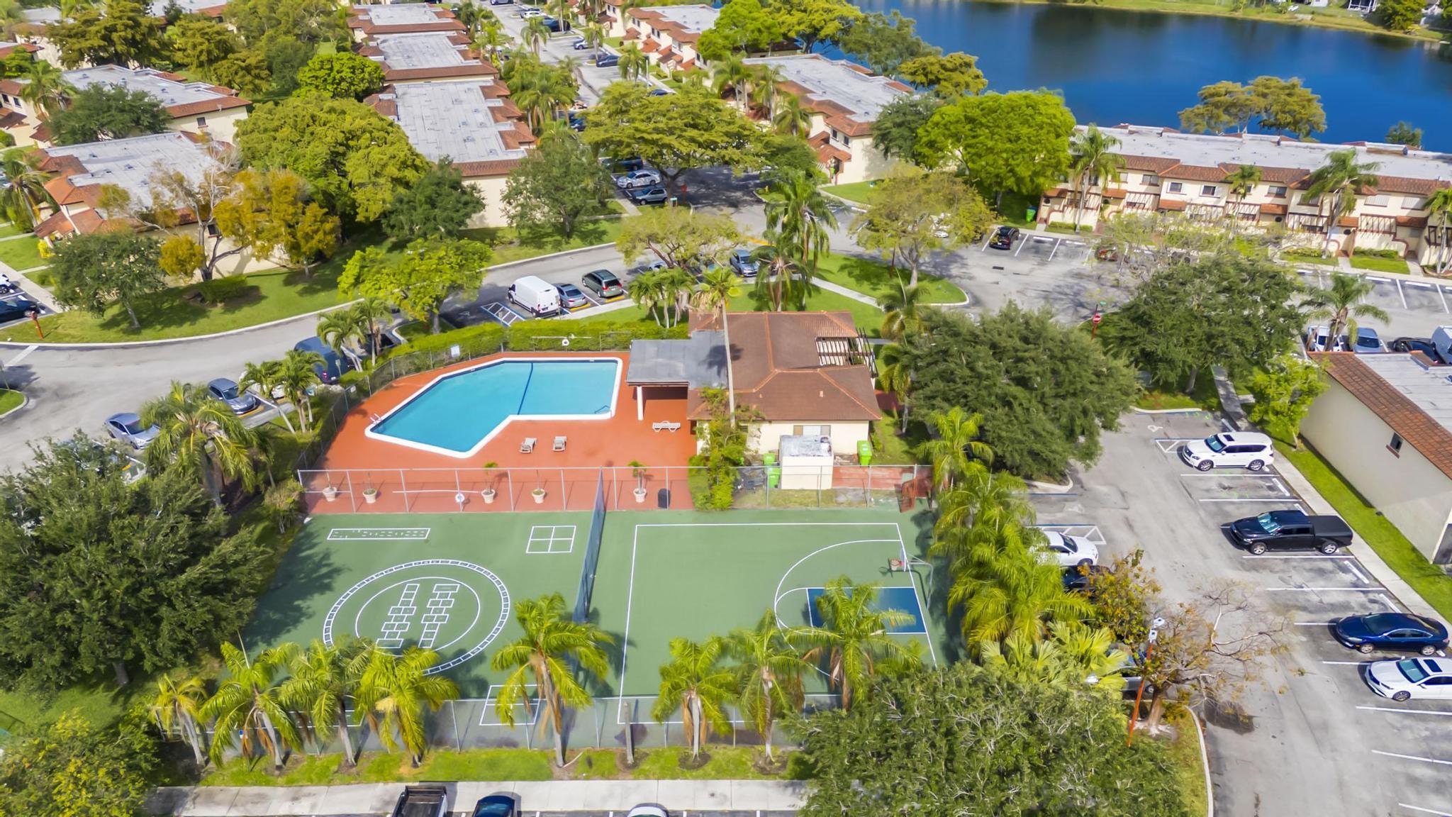 8858 NW 48th Street 8858
