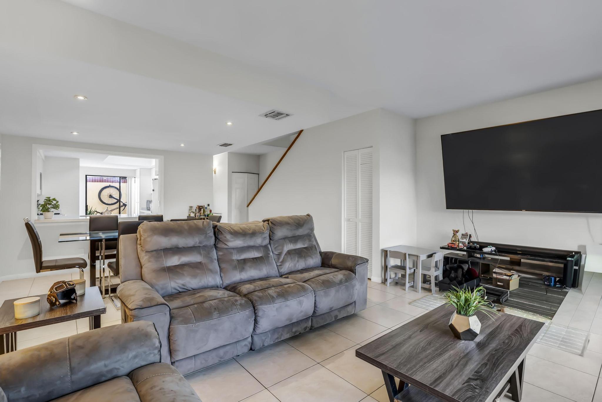 8858 NW 48th Street 8858