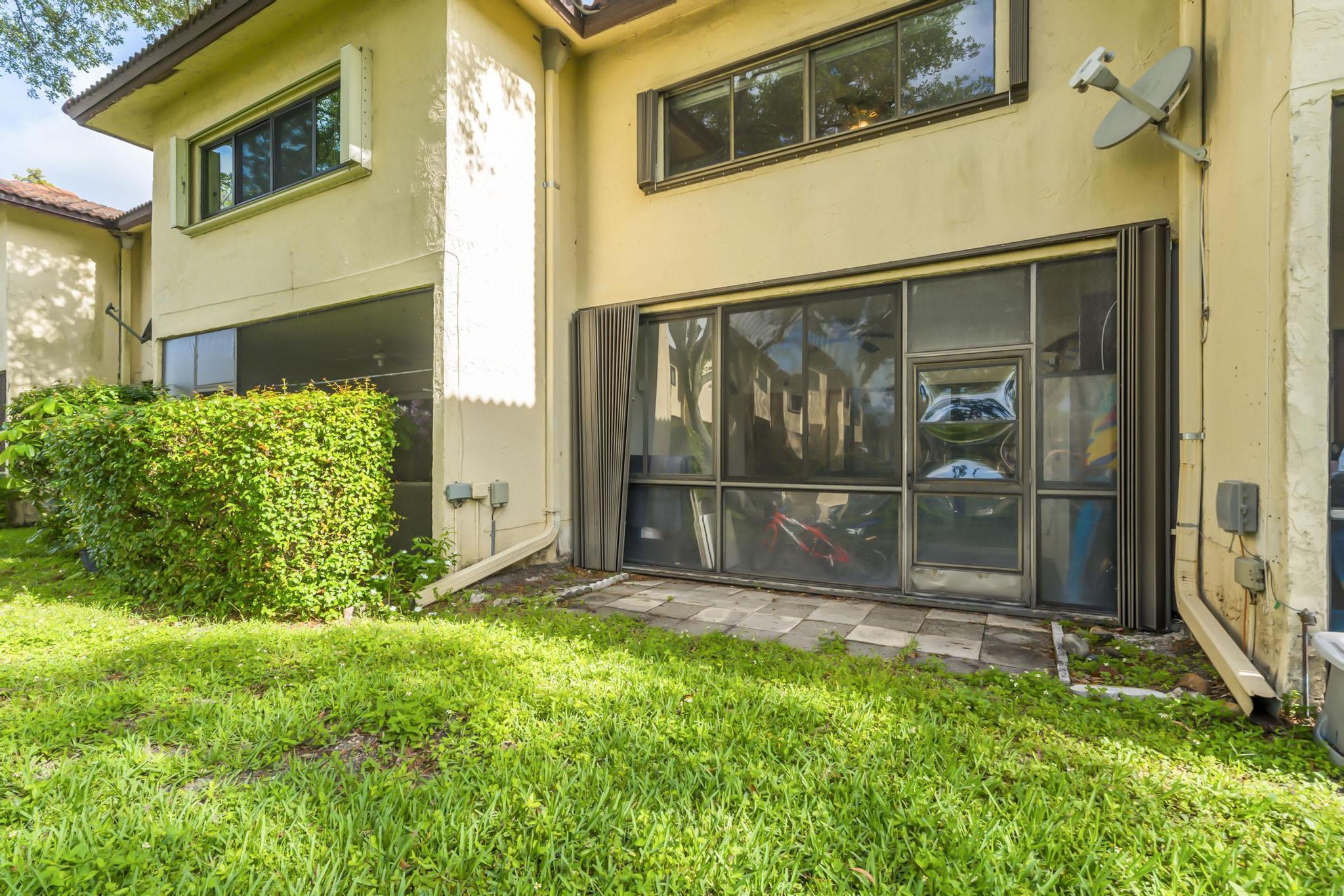 8858 NW 48th Street 8858