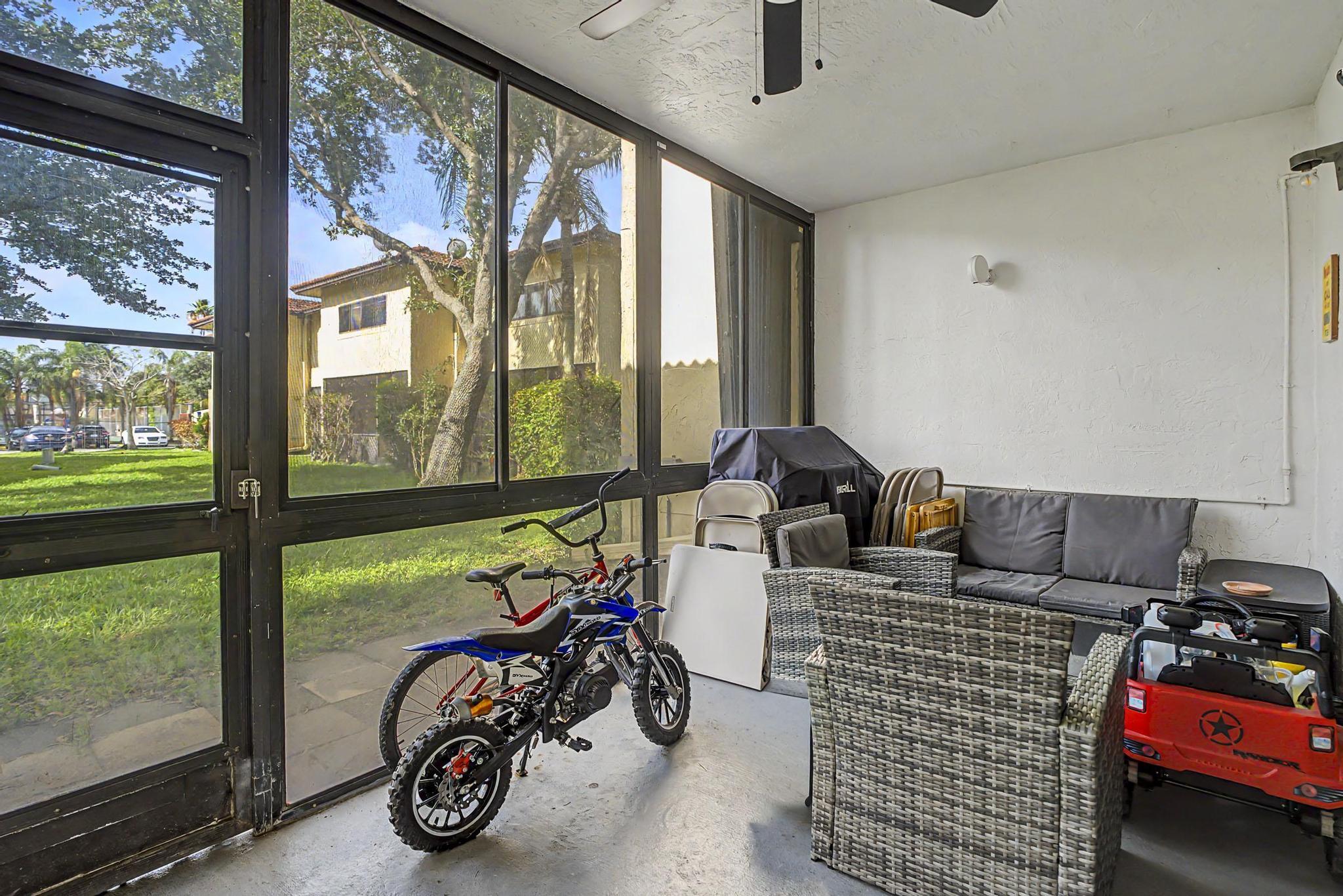 8858 NW 48th Street 8858