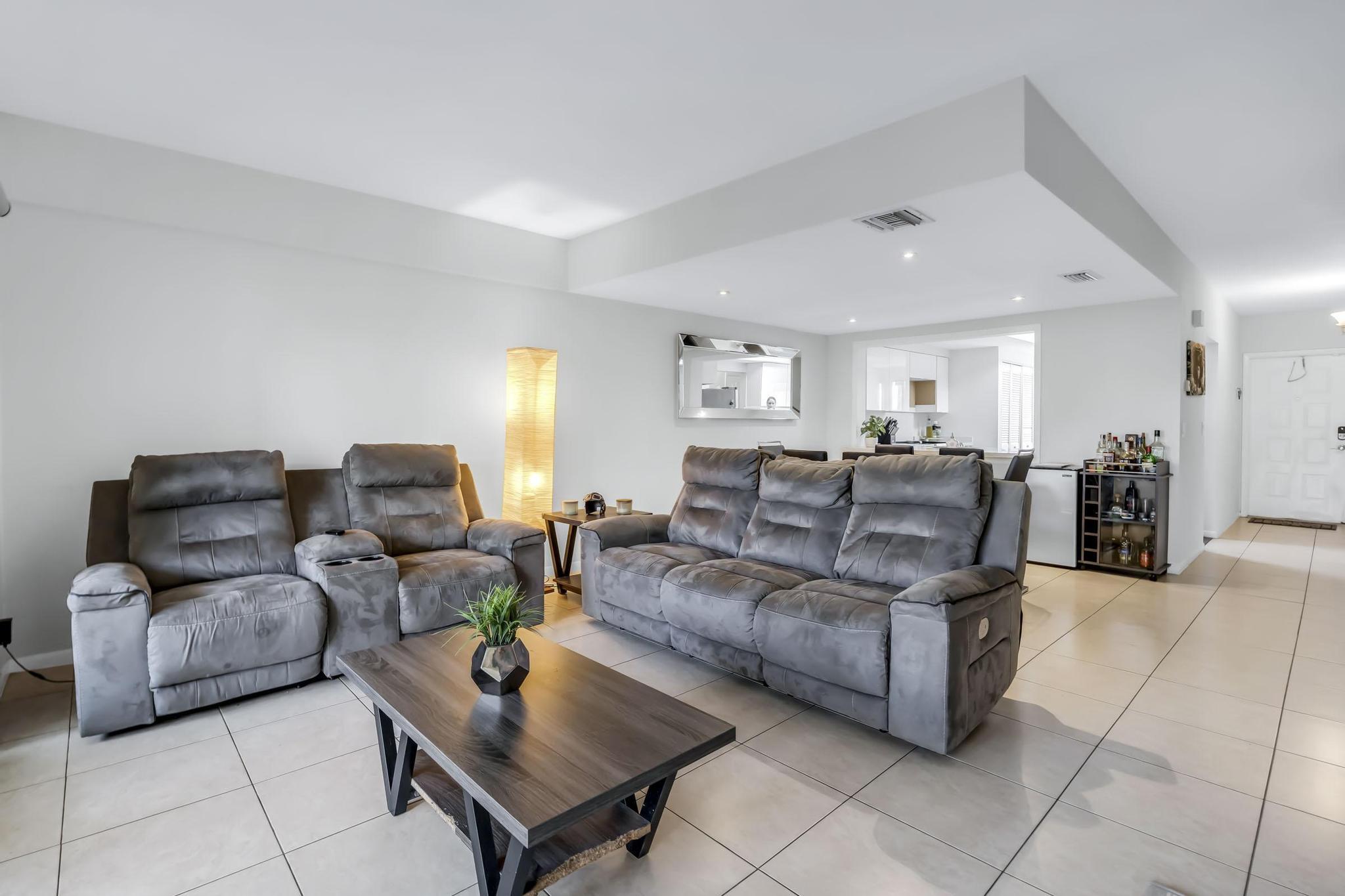 8858 NW 48th Street 8858