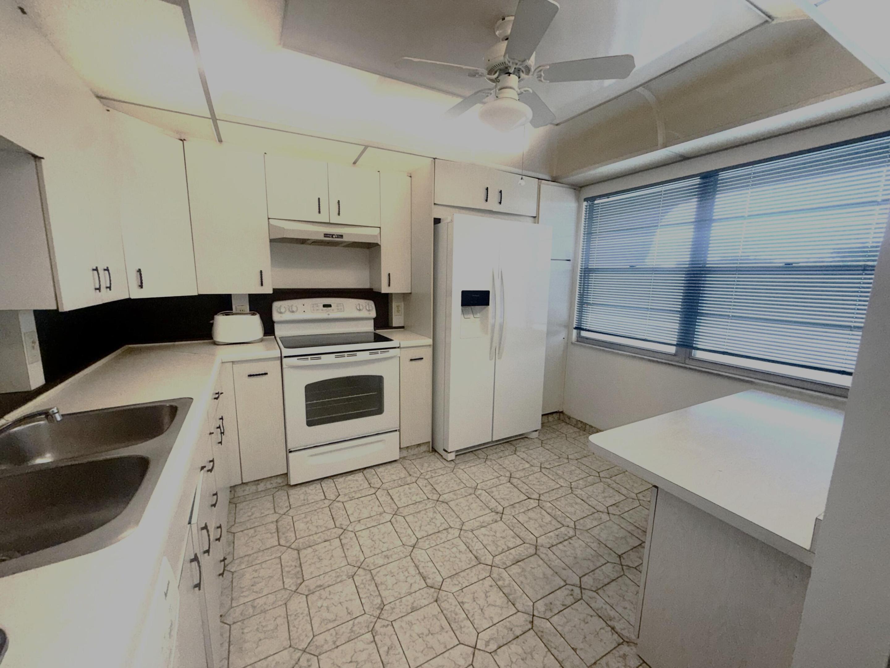 2901 Victoria Circle H4