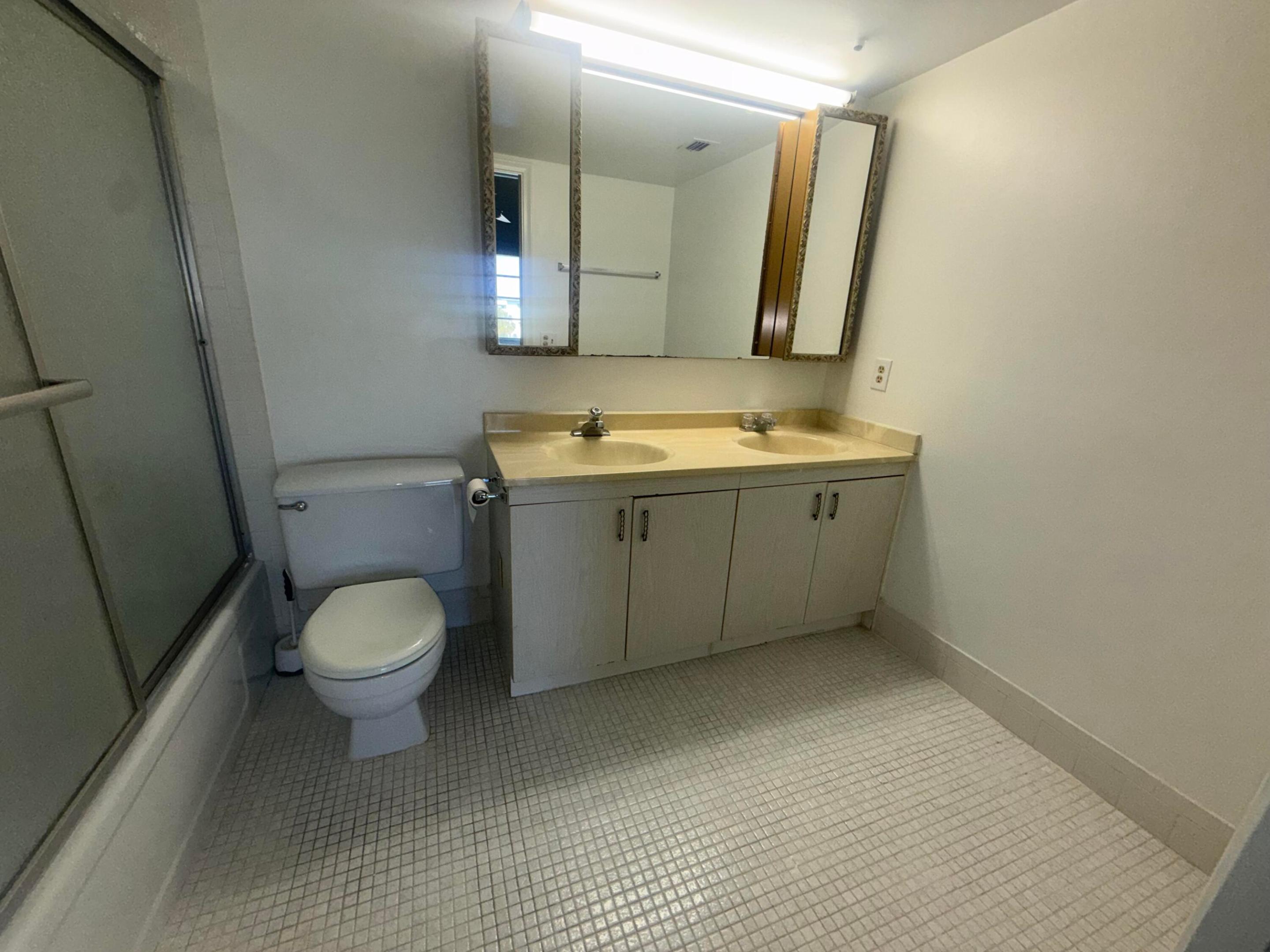 2901 Victoria Circle H4
