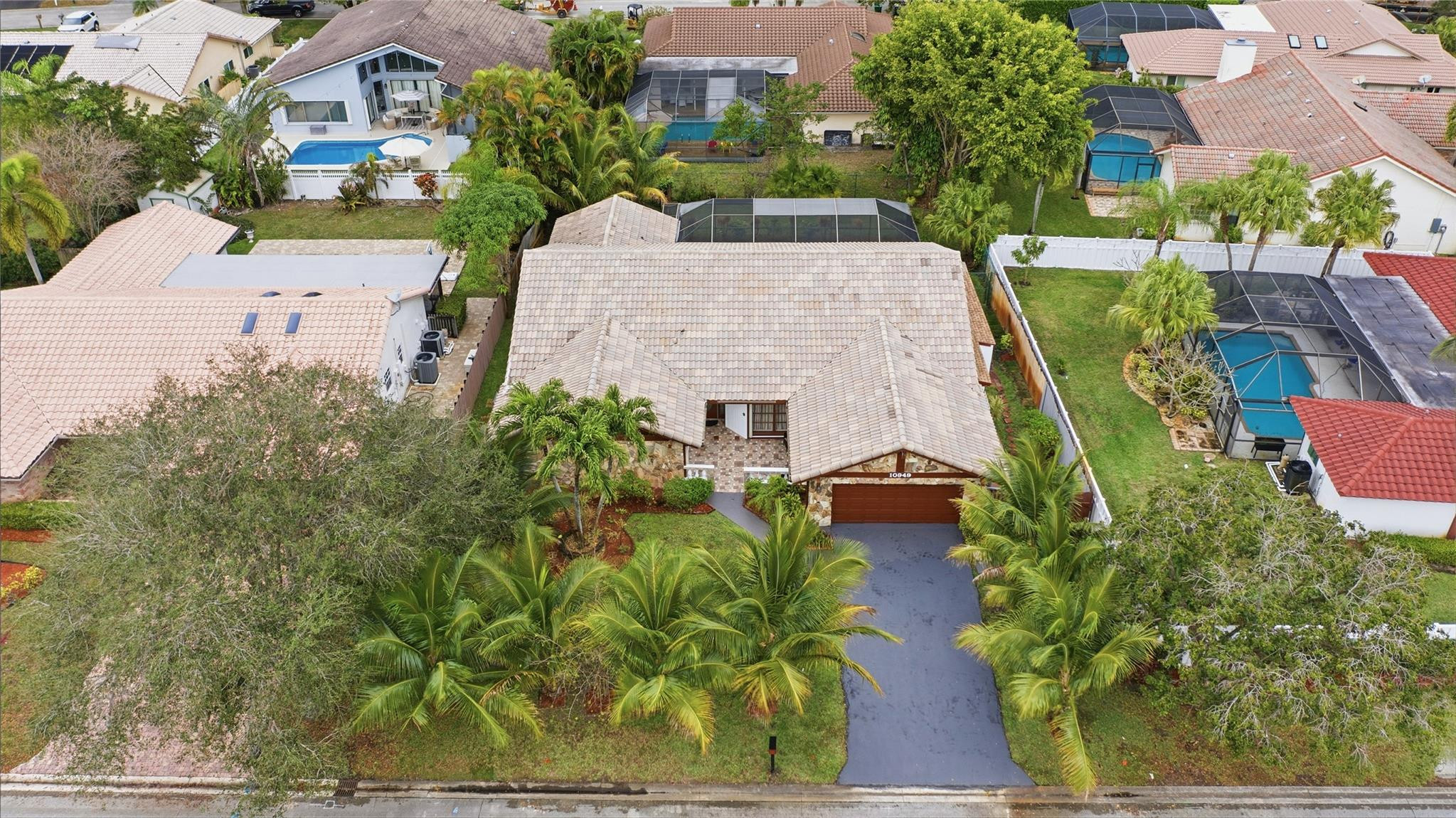 10949 NW 1st Manor