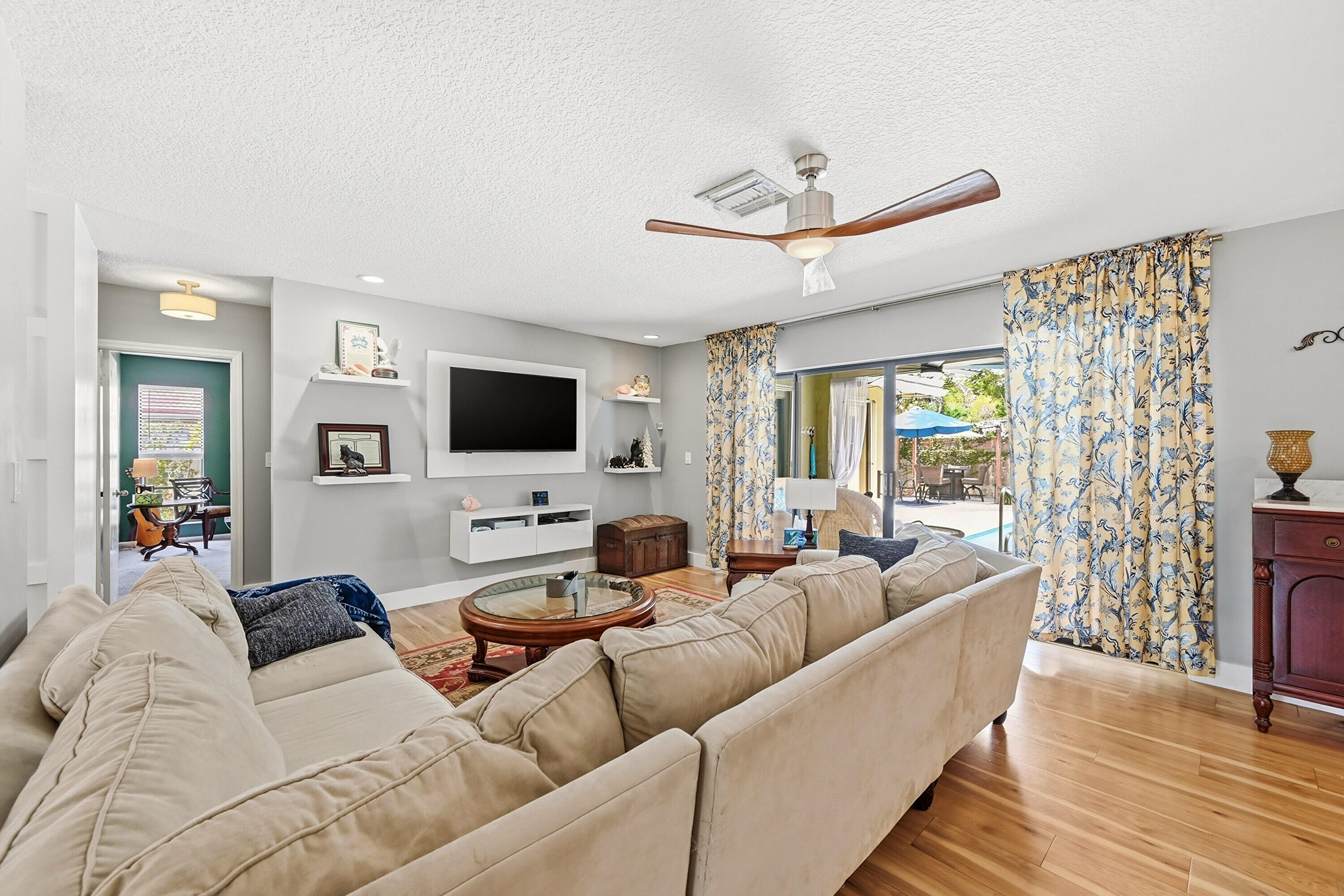 9922 NW 19th Street