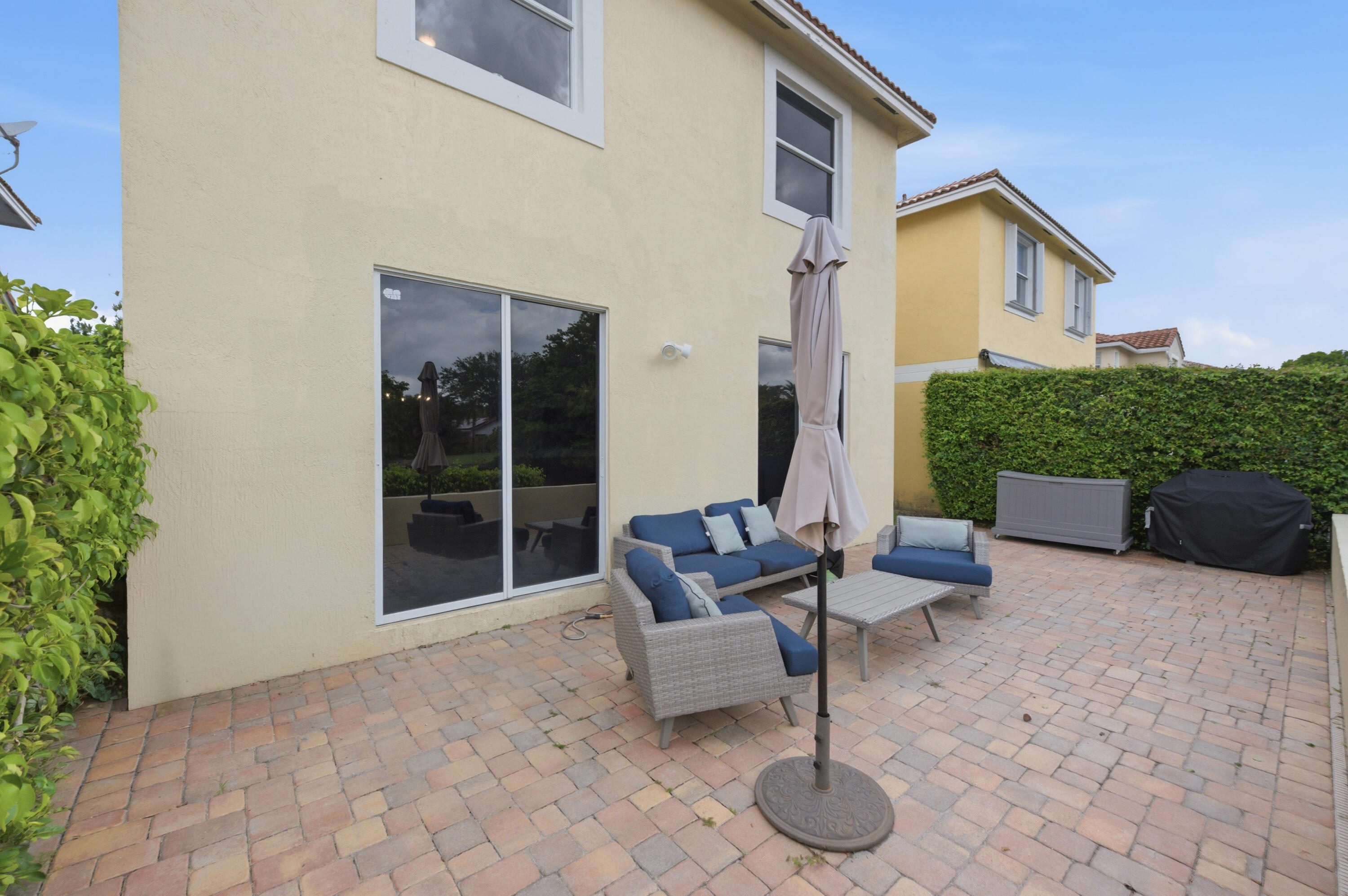 9768 NW 1st Manor