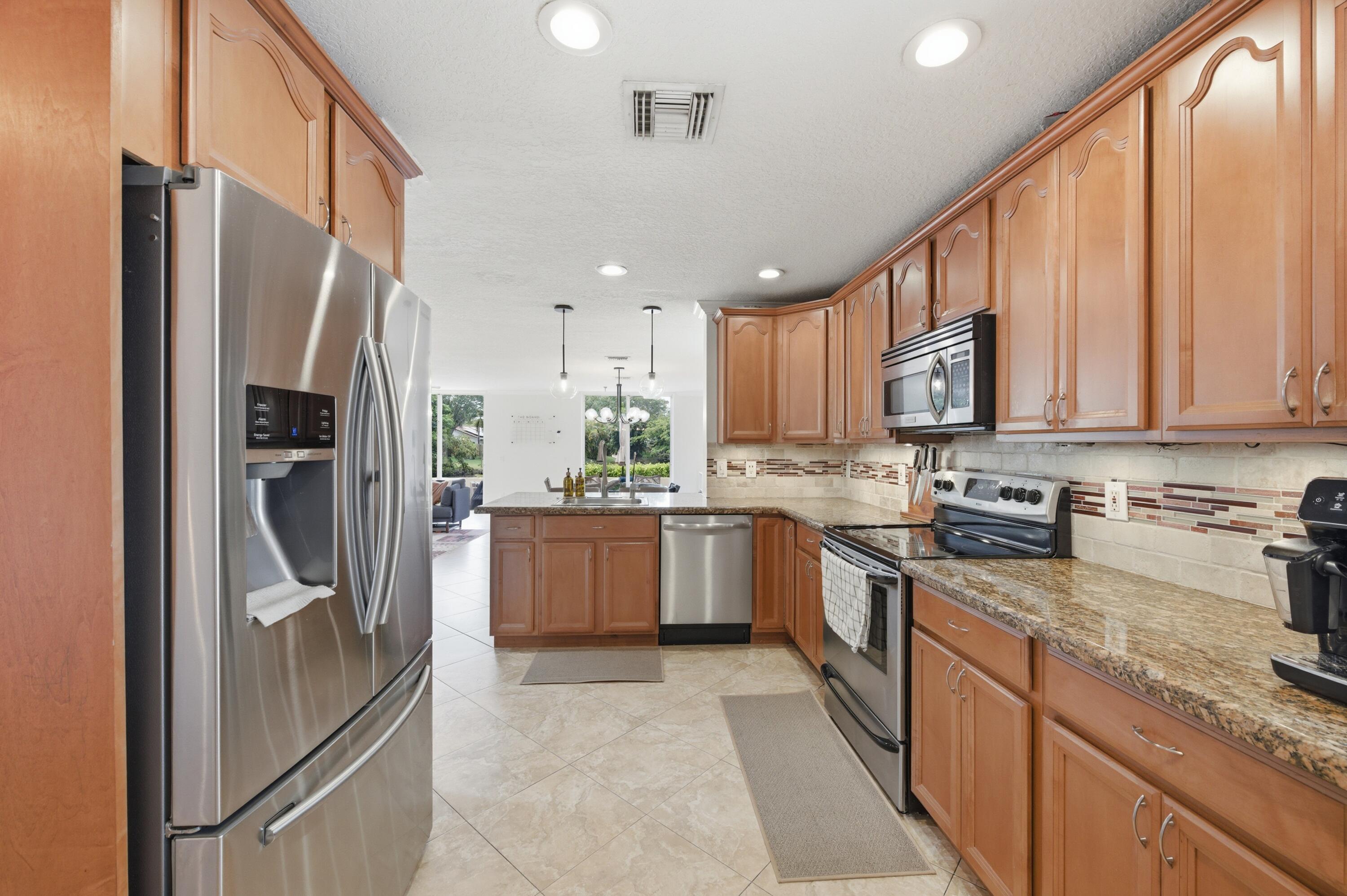9768 NW 1st Manor