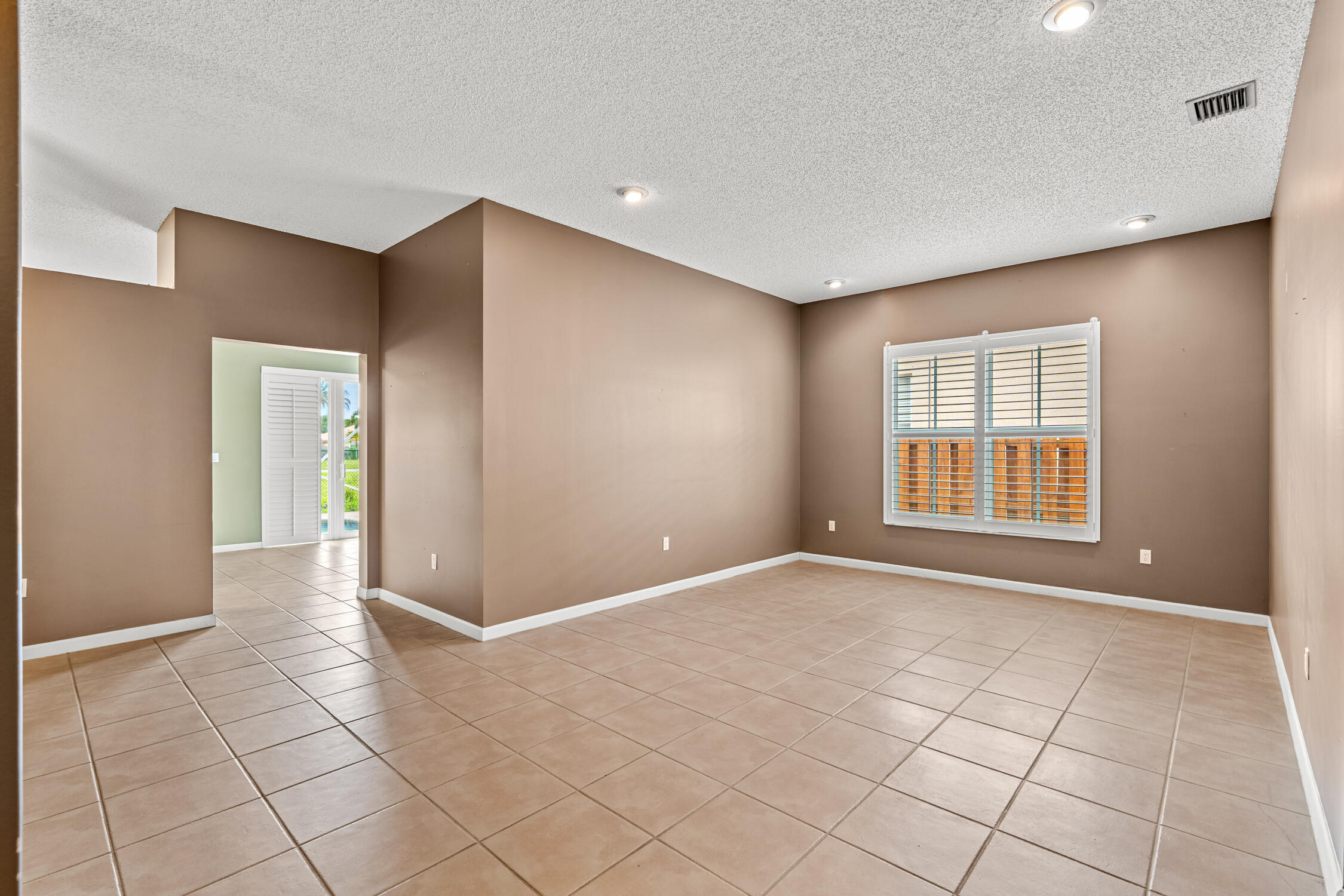 376 E Royal Cove Circle