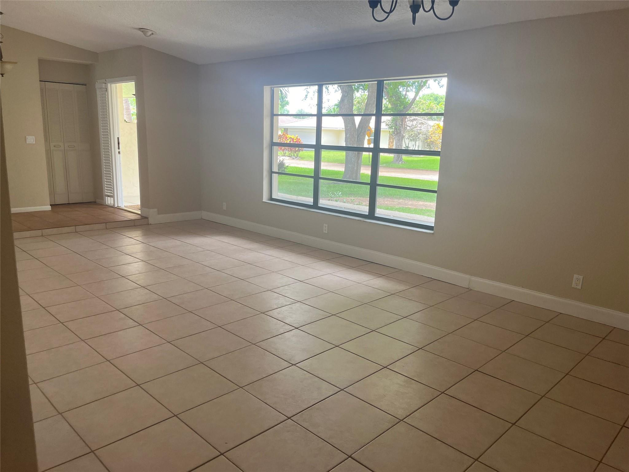 10734 NW 17th Manor