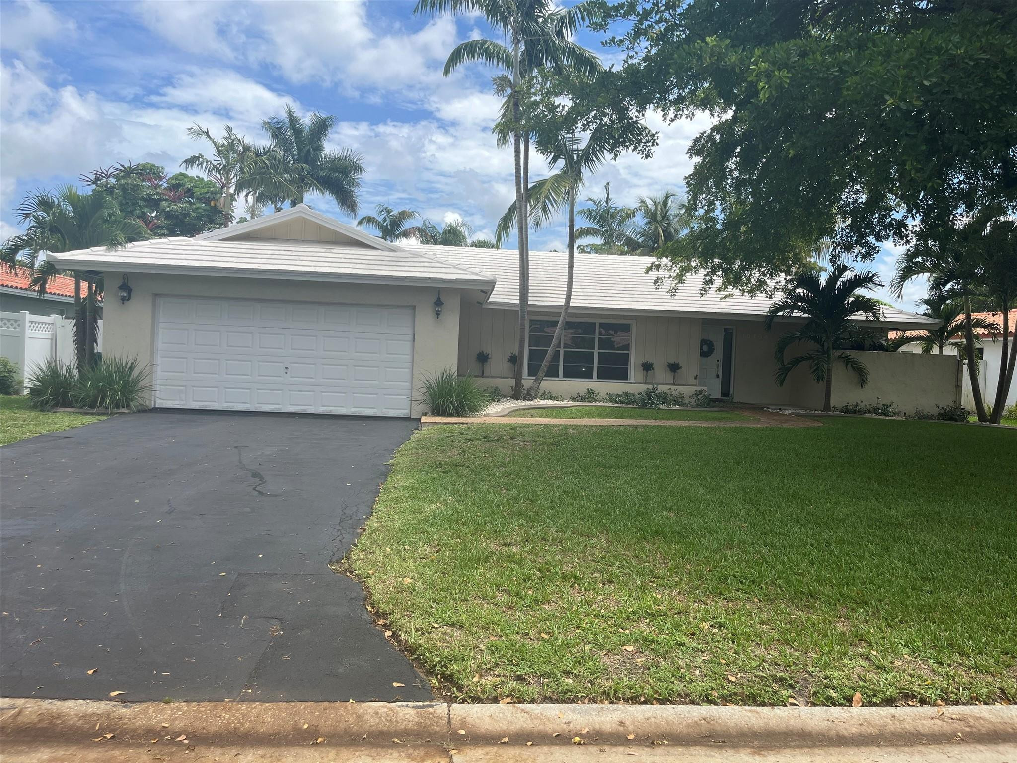 10734 NW 17th Manor