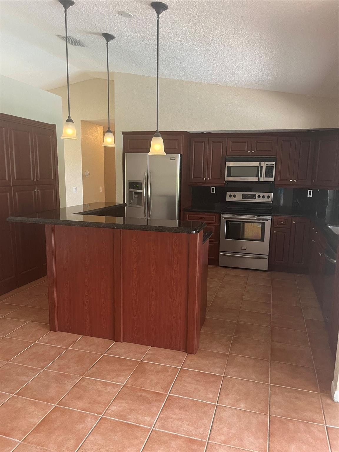 10734 NW 17th Manor