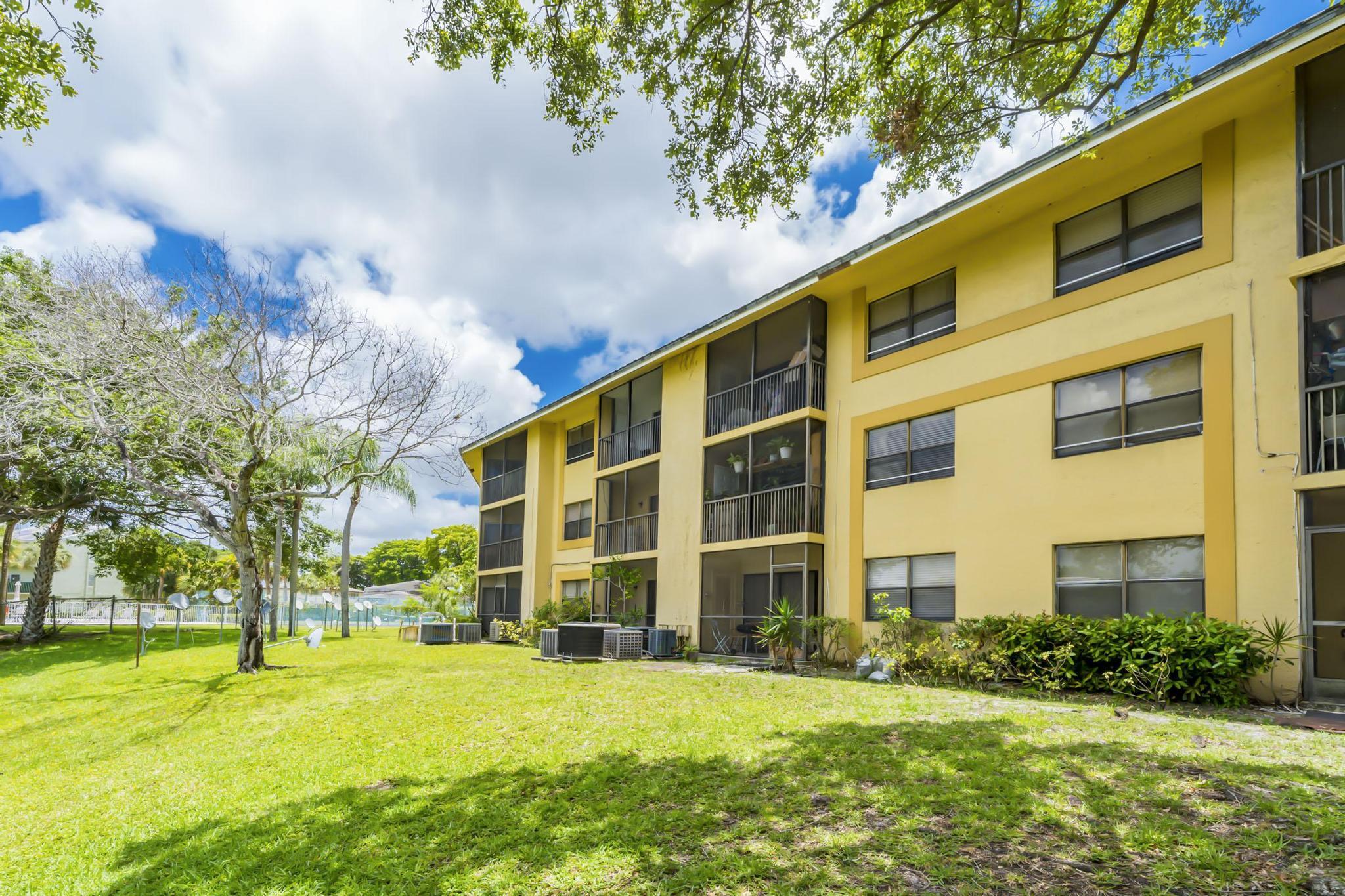 9000 NW 28th Drive 1-204