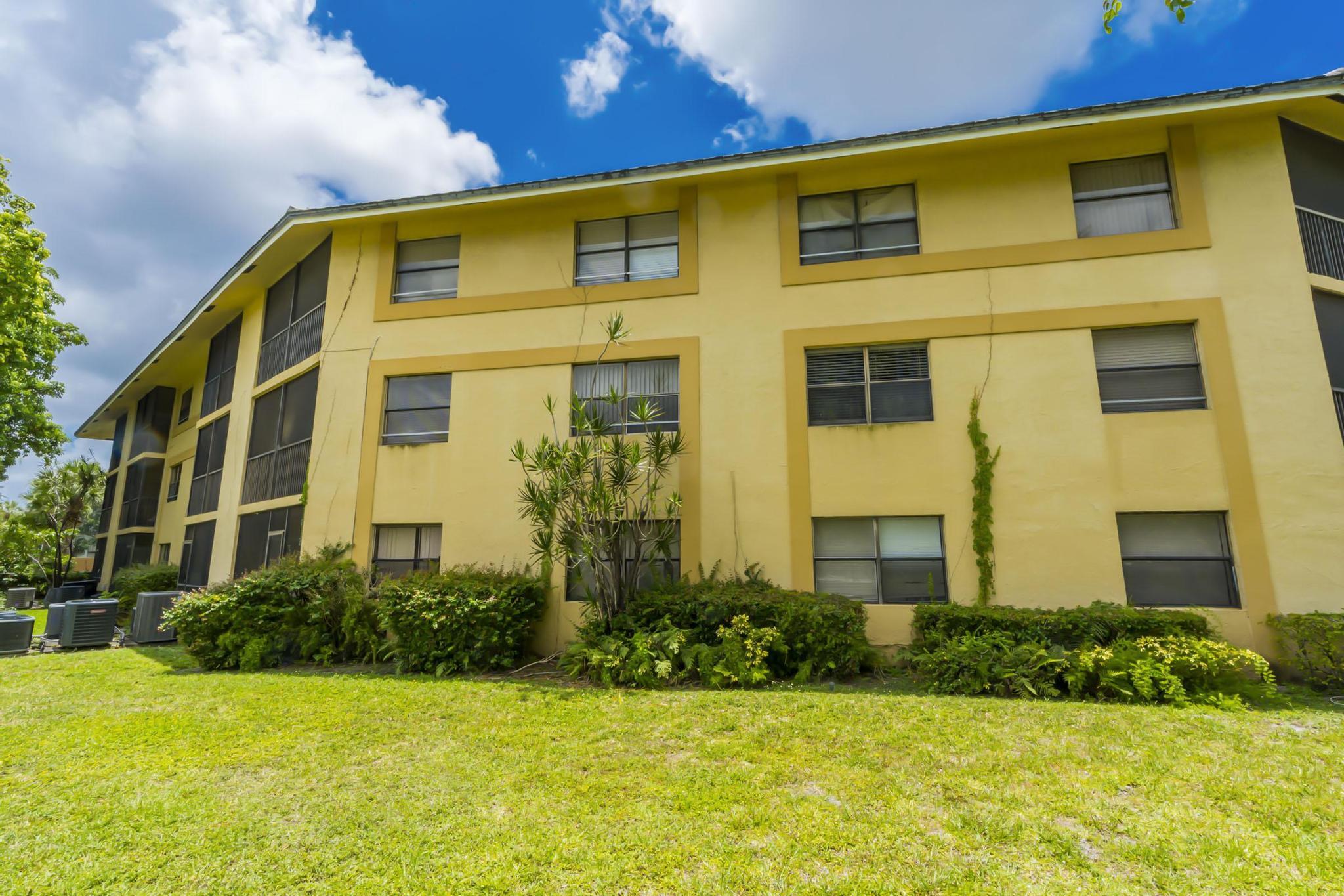 9000 NW 28th Drive 1-204