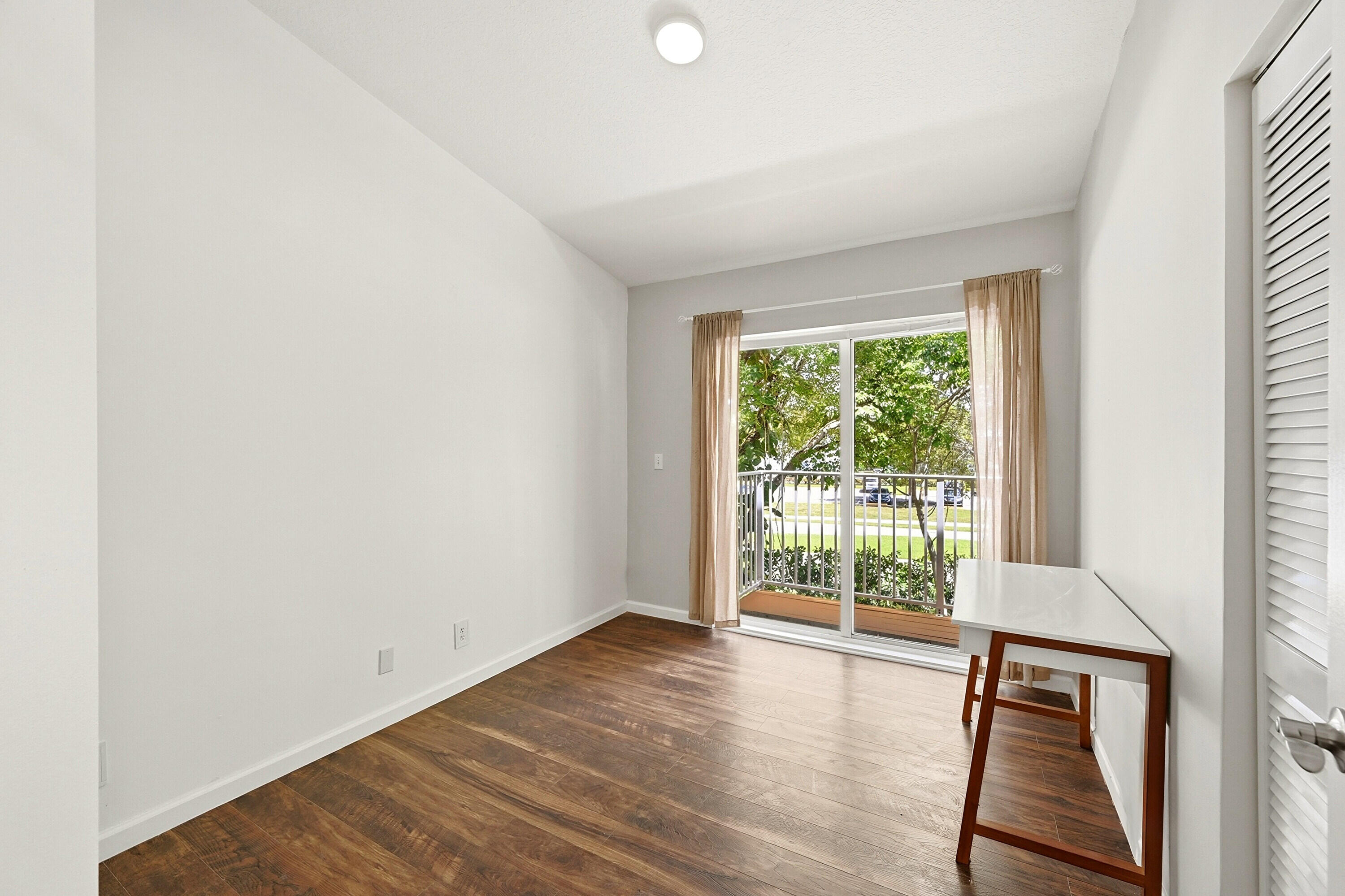 8464 Lagos De Campo Boulevard 8464
