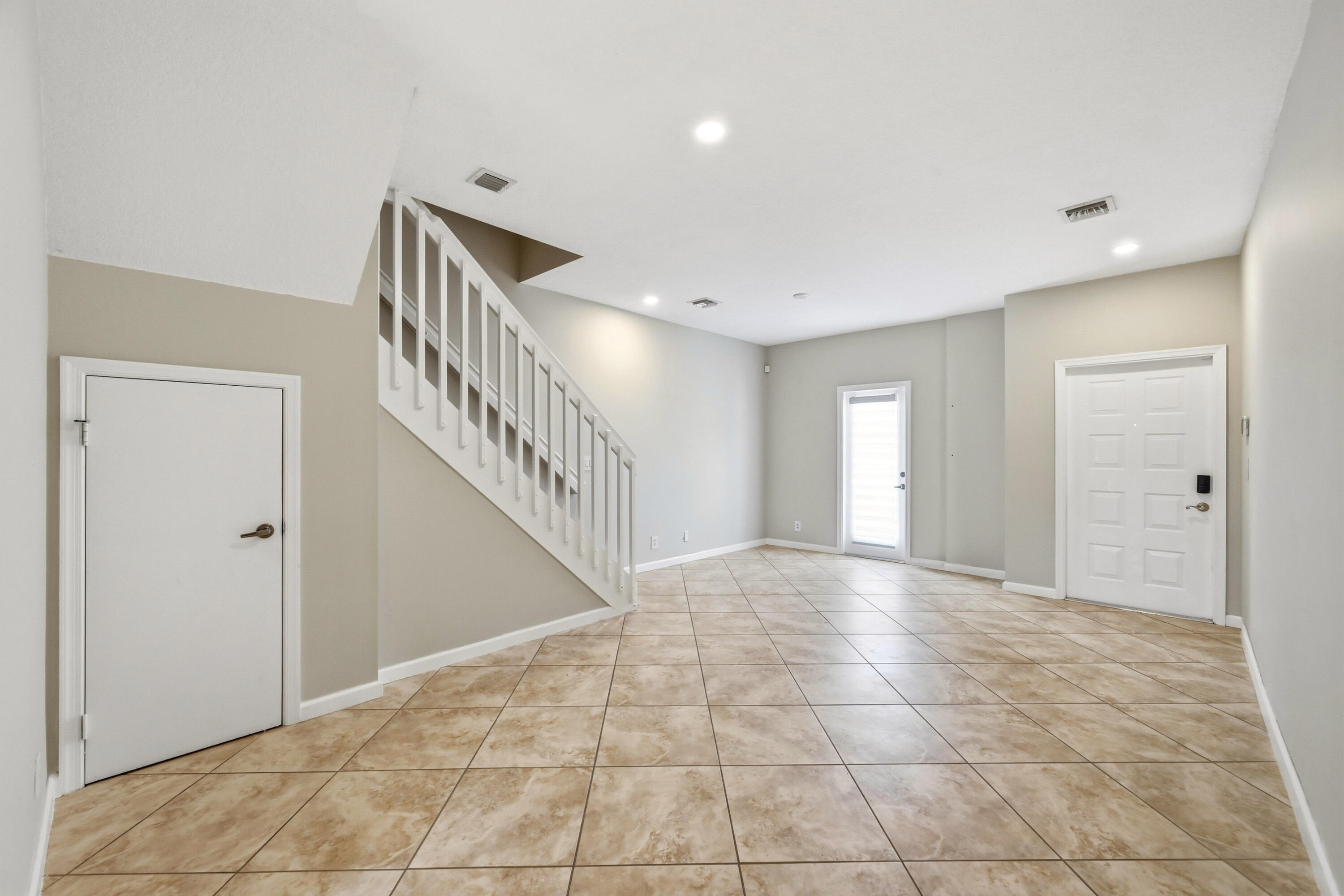8464 Lagos De Campo Boulevard 8464