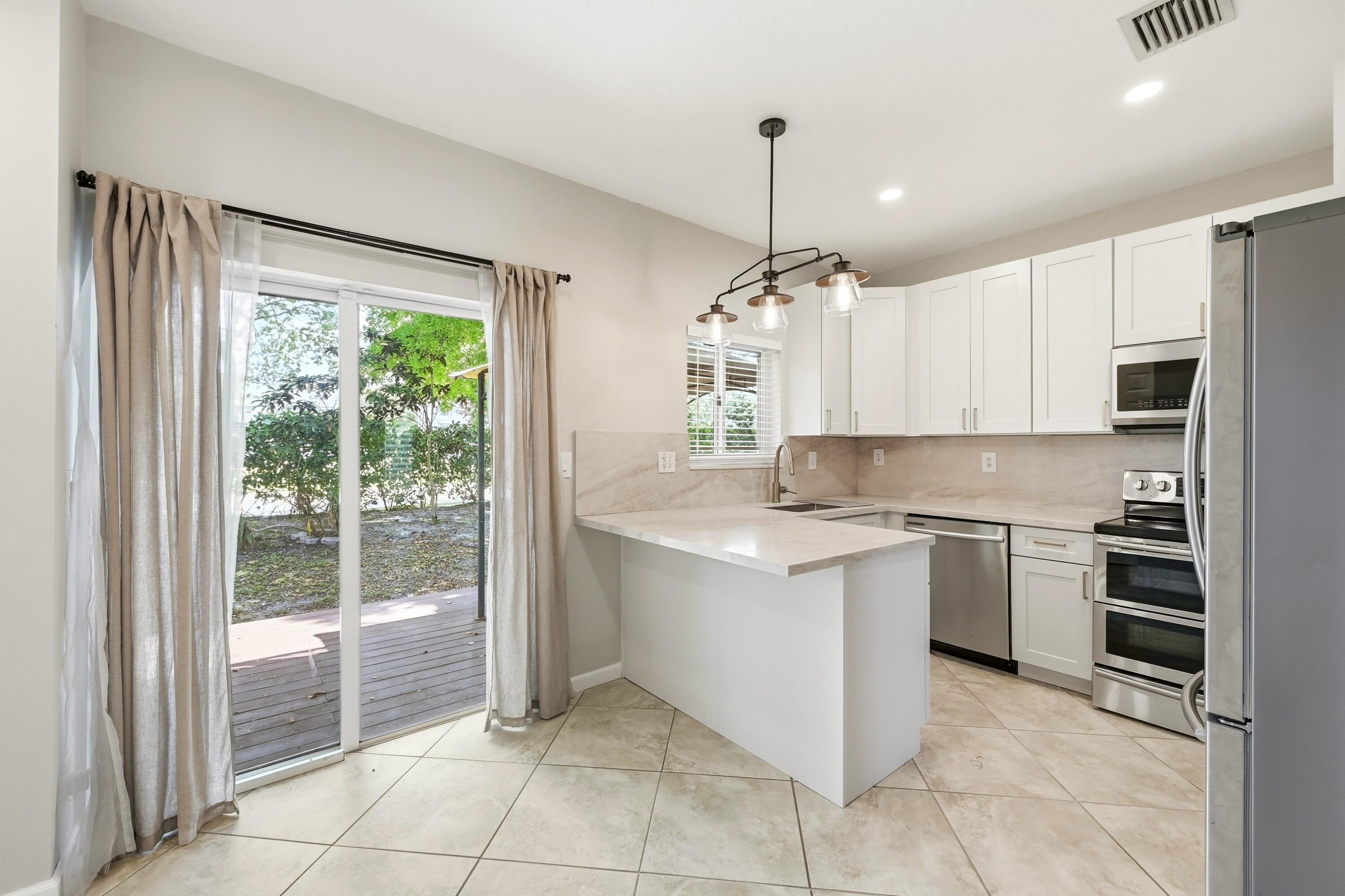 8464 Lagos De Campo Boulevard 8464