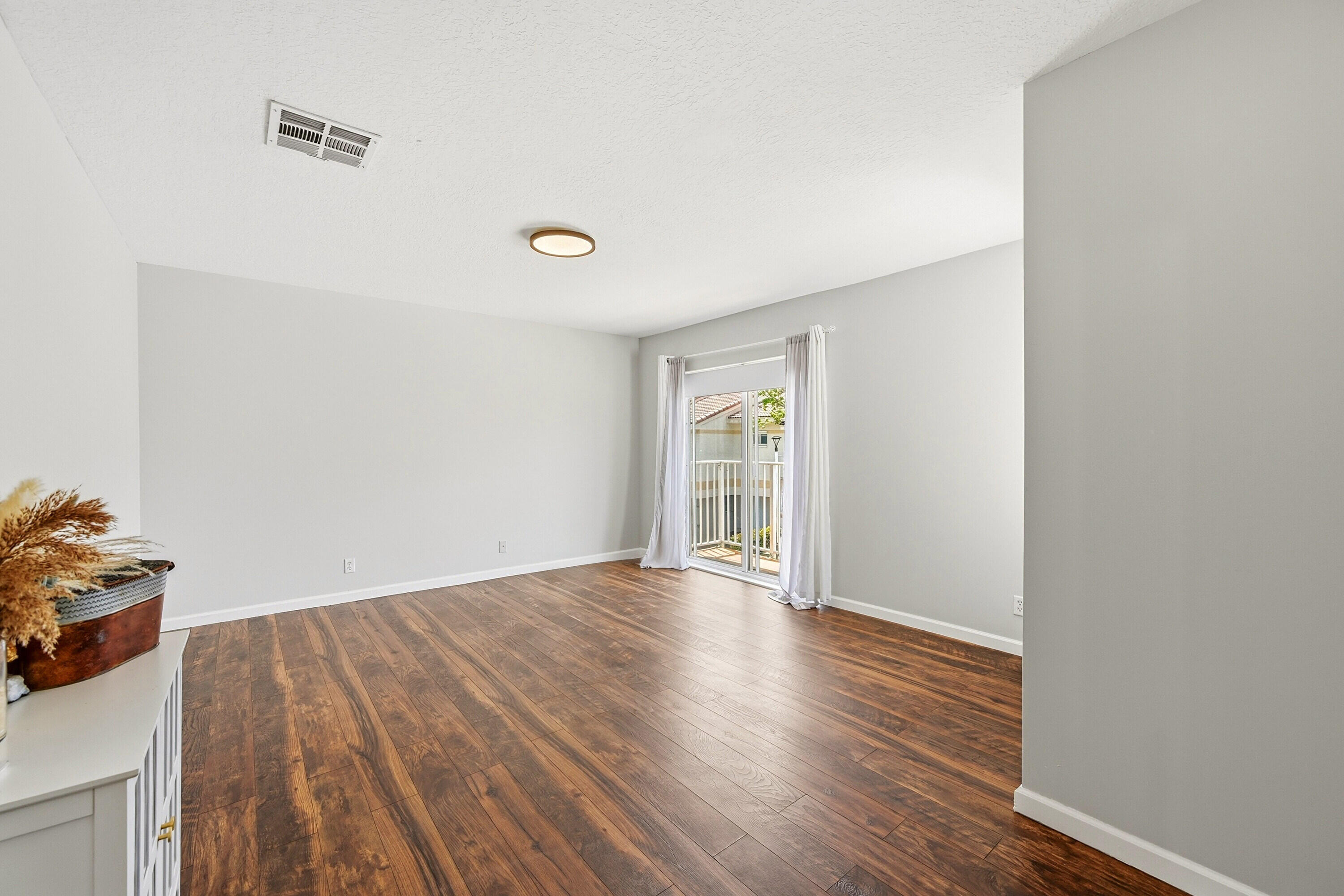 8464 Lagos De Campo Boulevard 8464