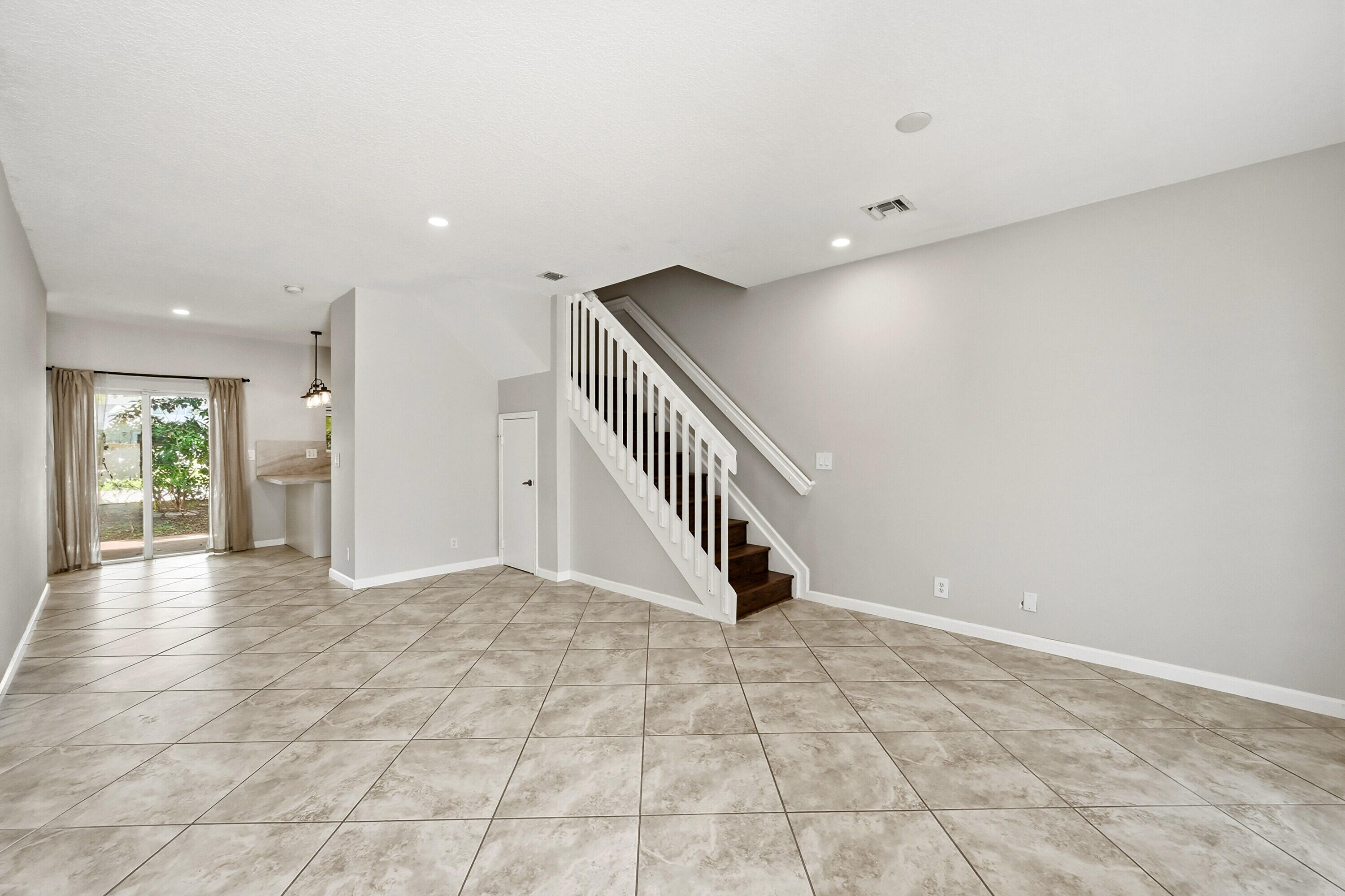 8464 Lagos De Campo Boulevard 8464