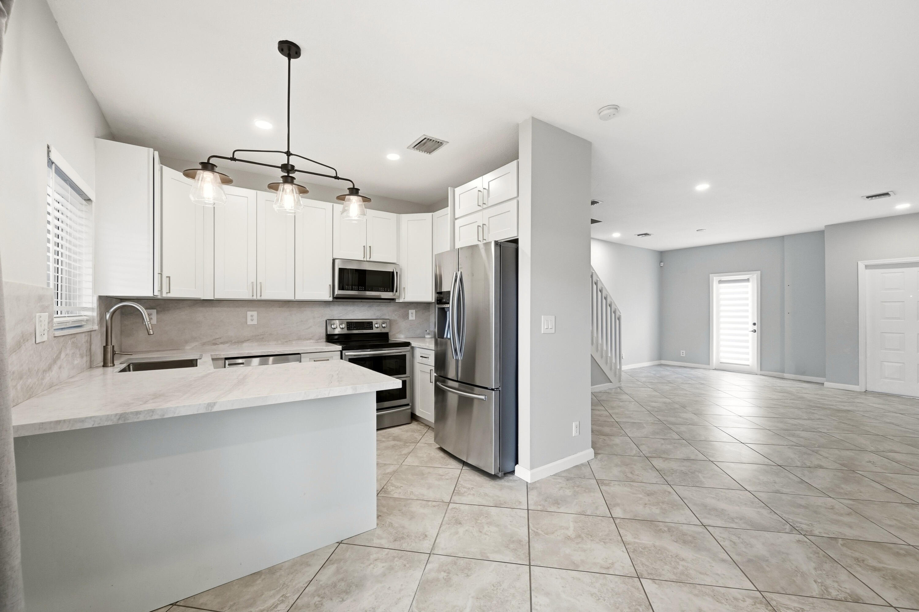 8464 Lagos De Campo Boulevard 8464