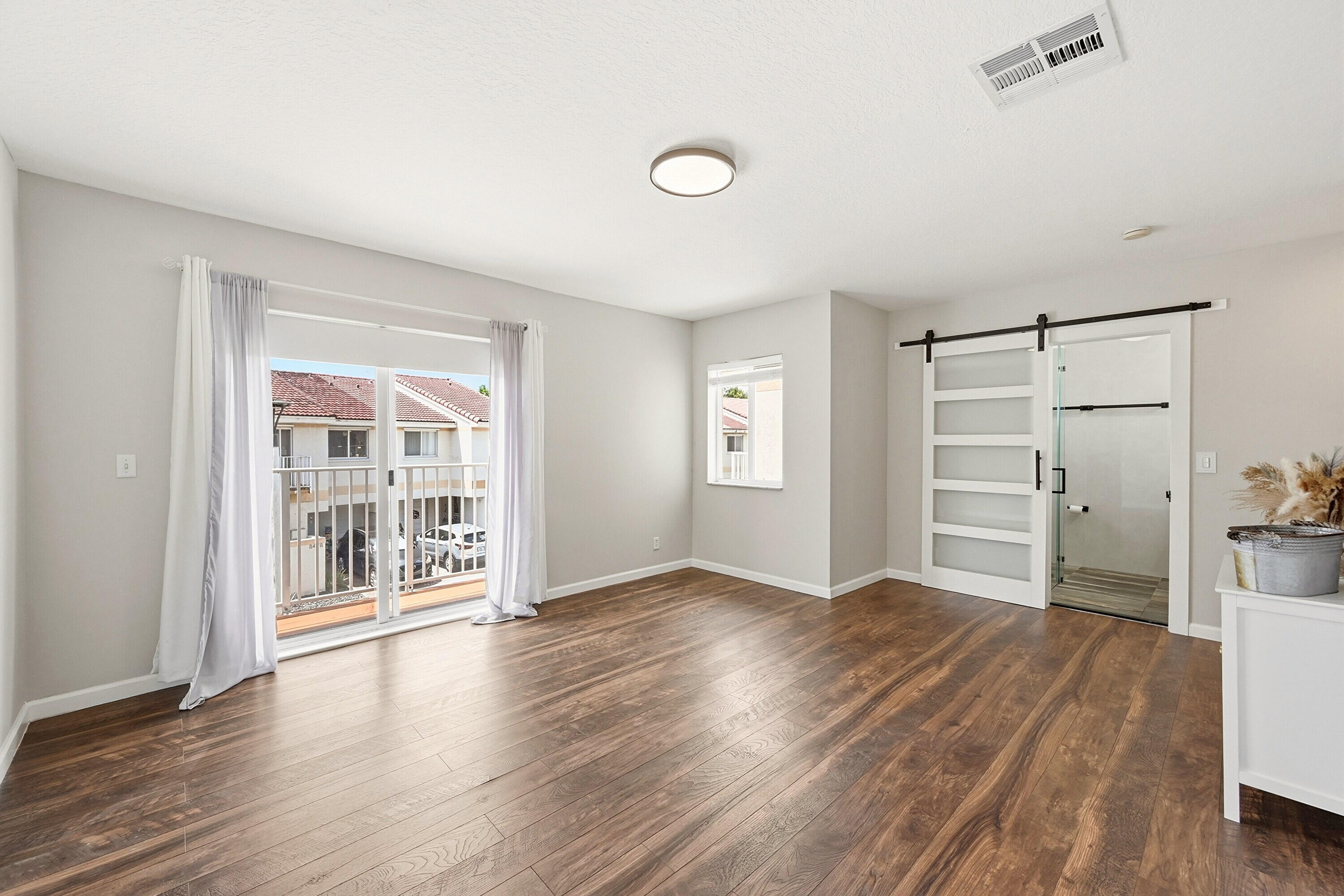 8464 Lagos De Campo Boulevard 8464