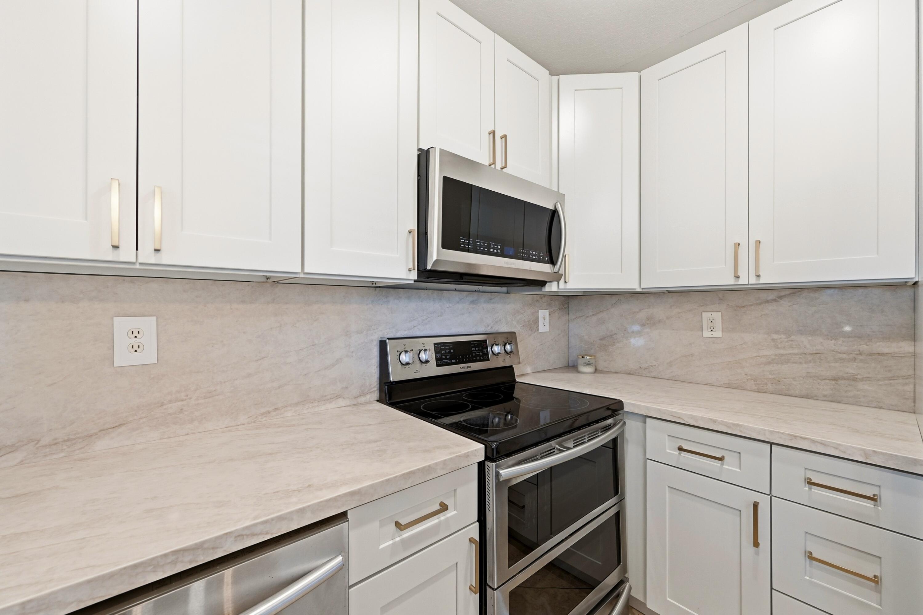 8464 Lagos De Campo Boulevard 8464