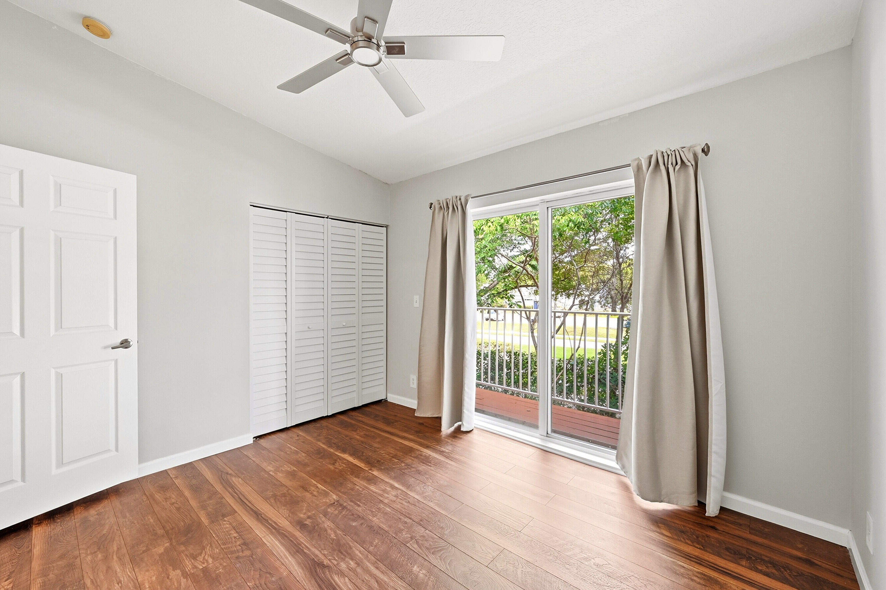 8464 Lagos De Campo Boulevard 8464