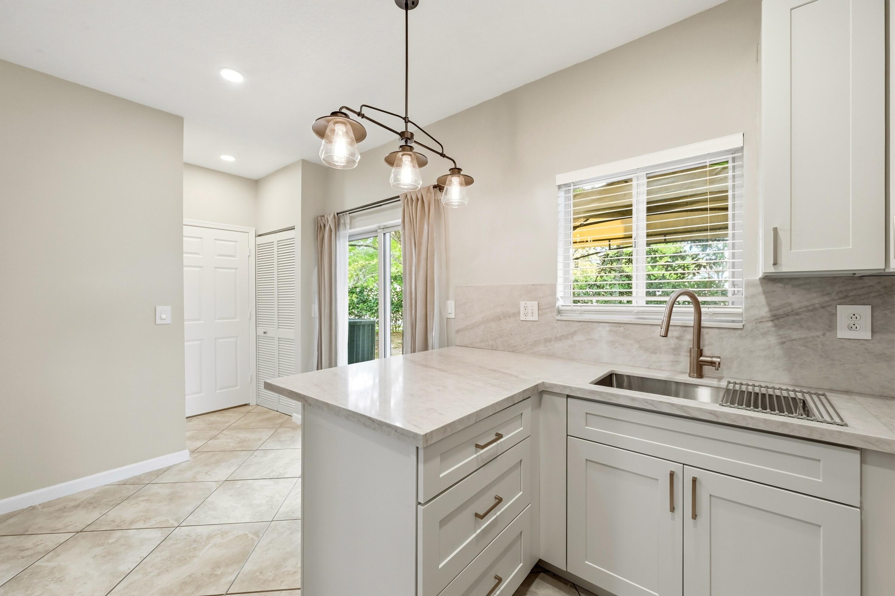 8464 Lagos De Campo Boulevard 8464