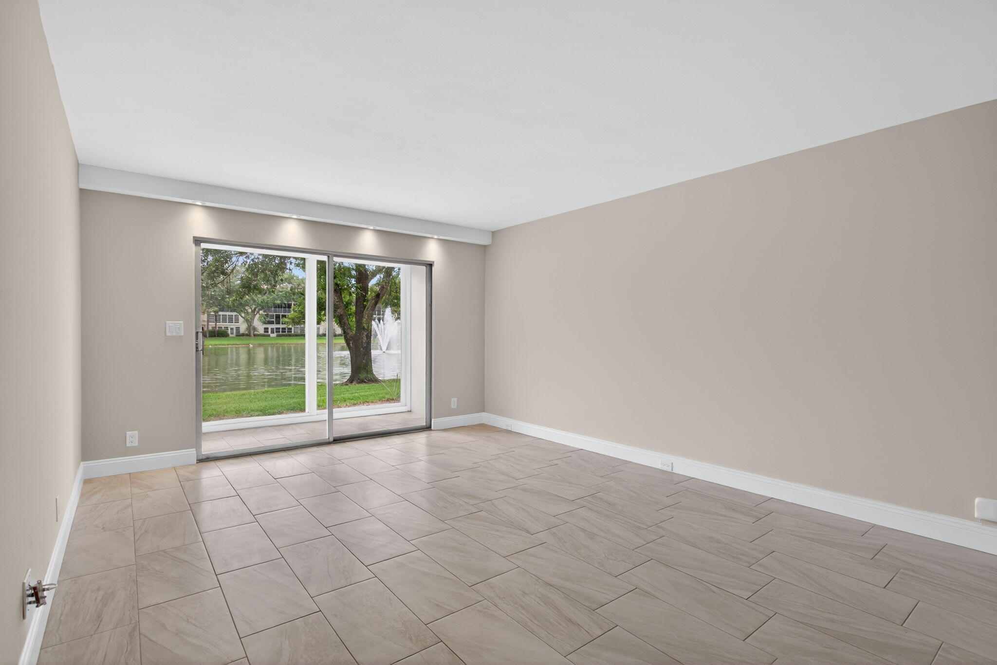 2202 Lucaya Bend B1