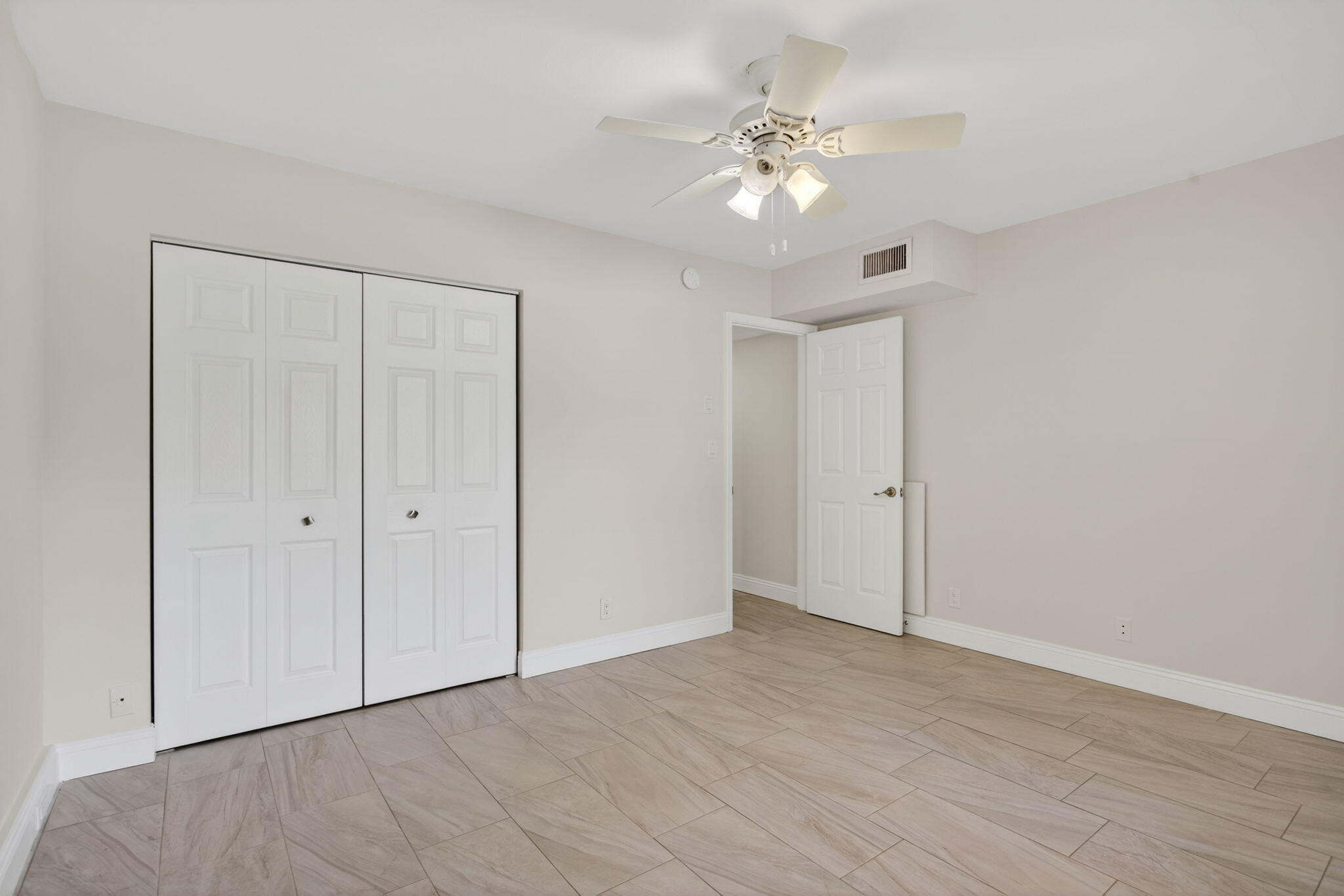 2202 Lucaya Bend B1