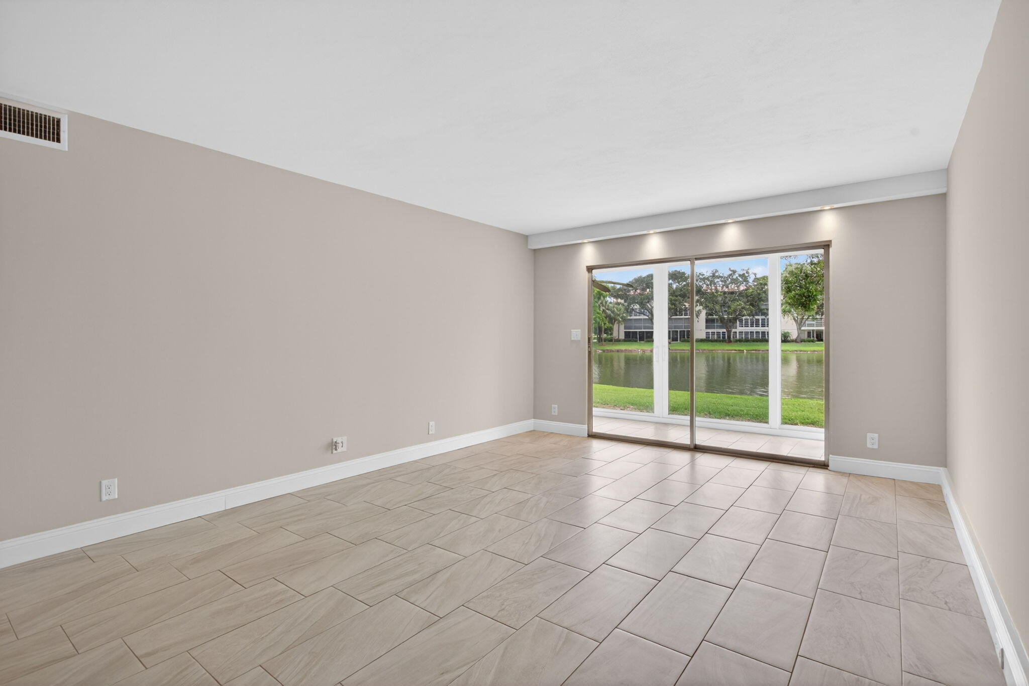 2202 Lucaya Bend B1
