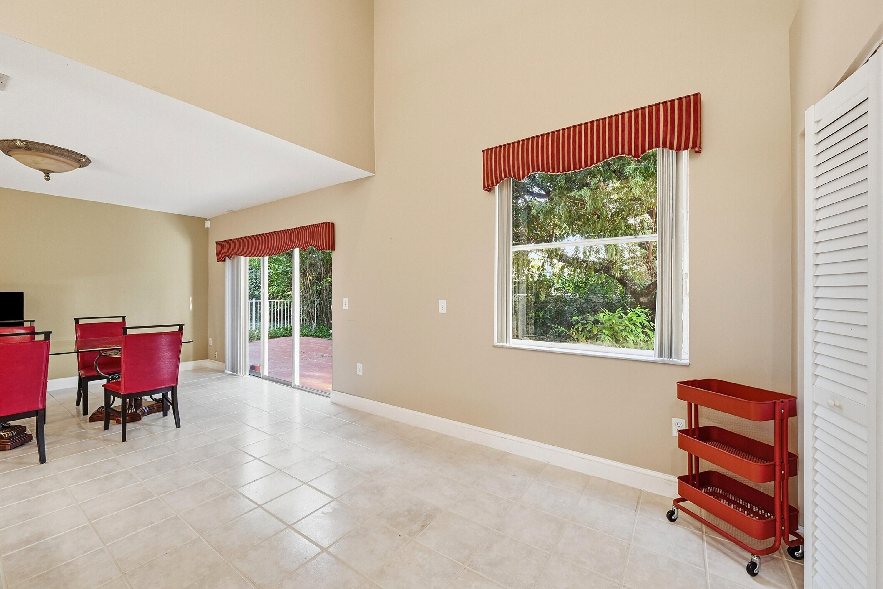 306 NW 115th Way