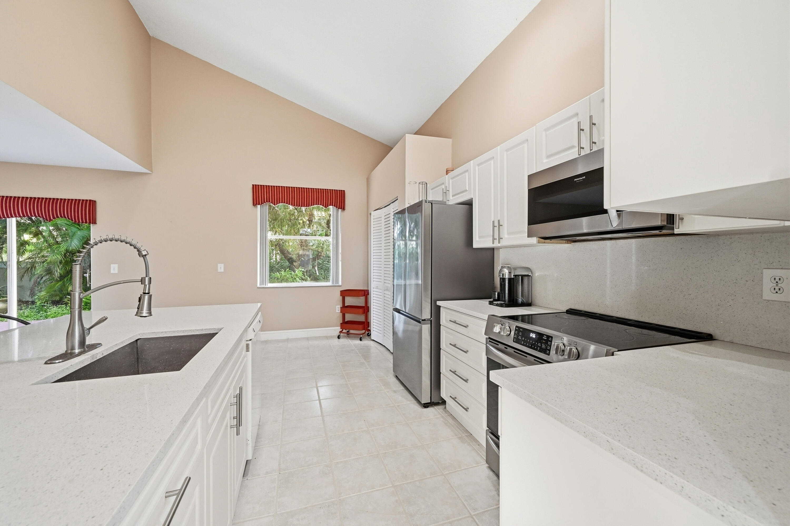306 NW 115th Way