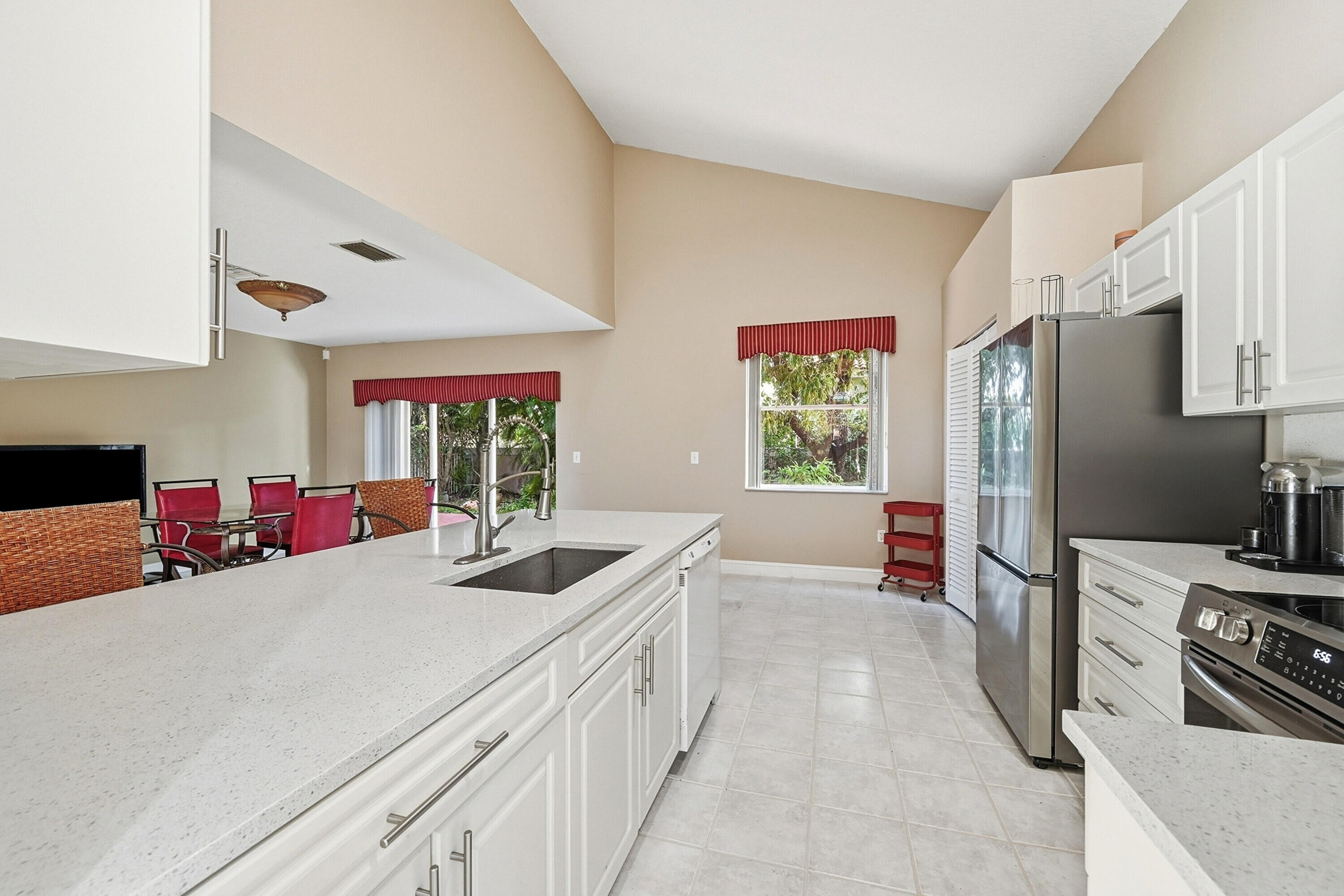 306 NW 115th Way
