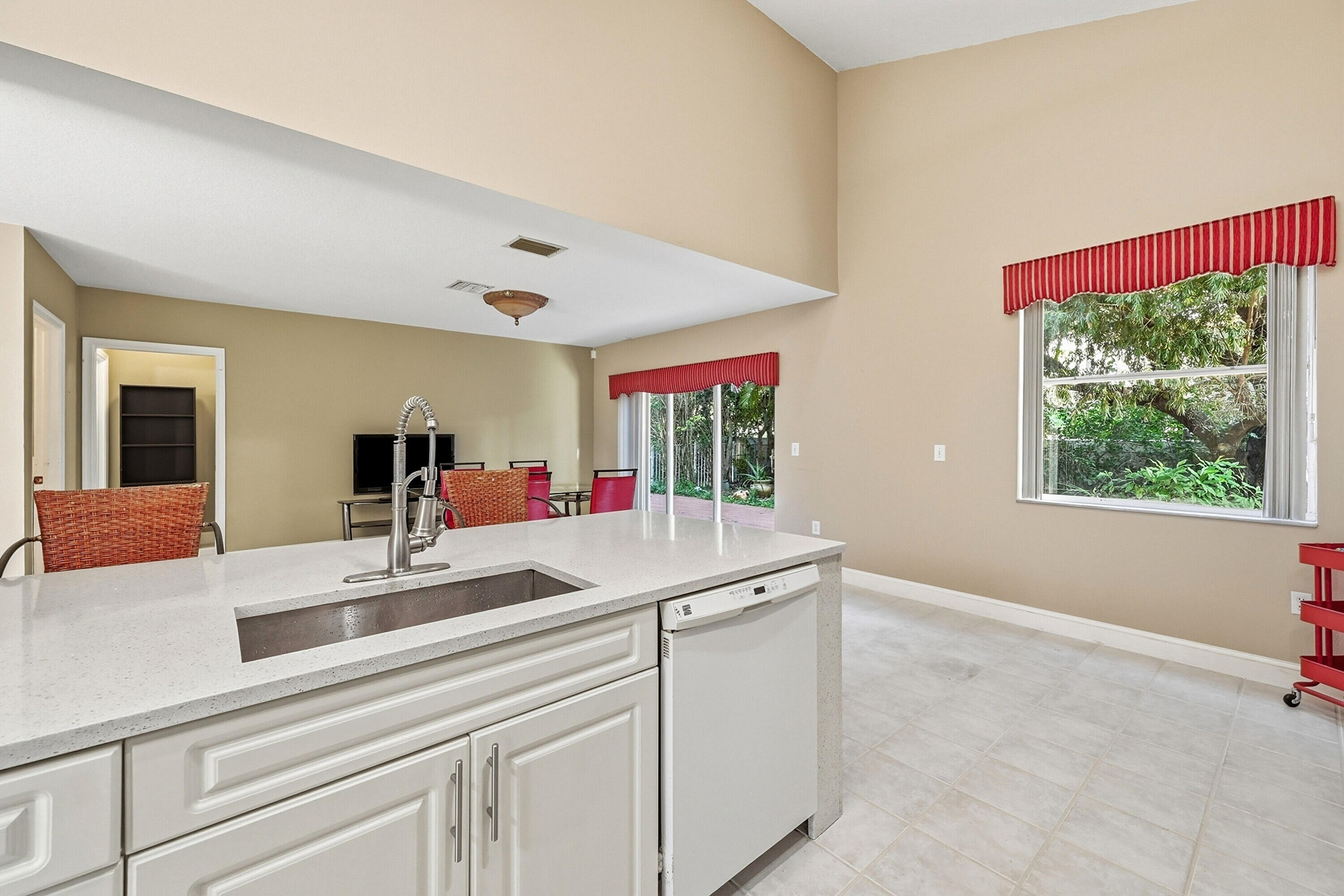 306 NW 115th Way