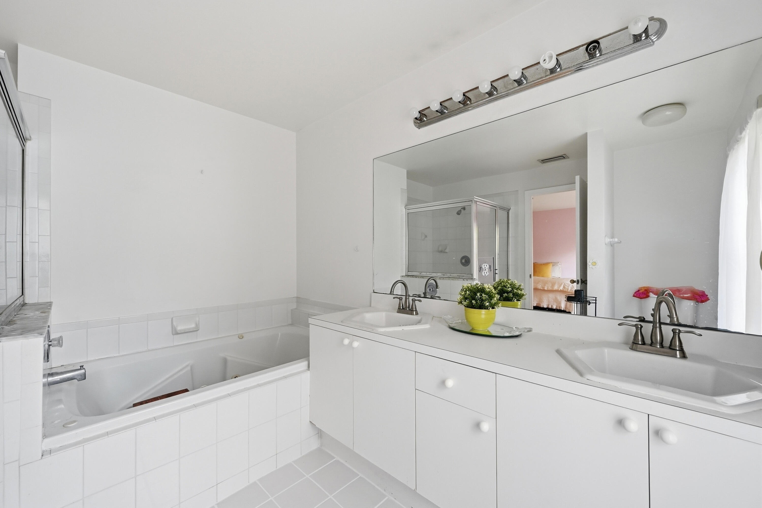 306 NW 115th Way