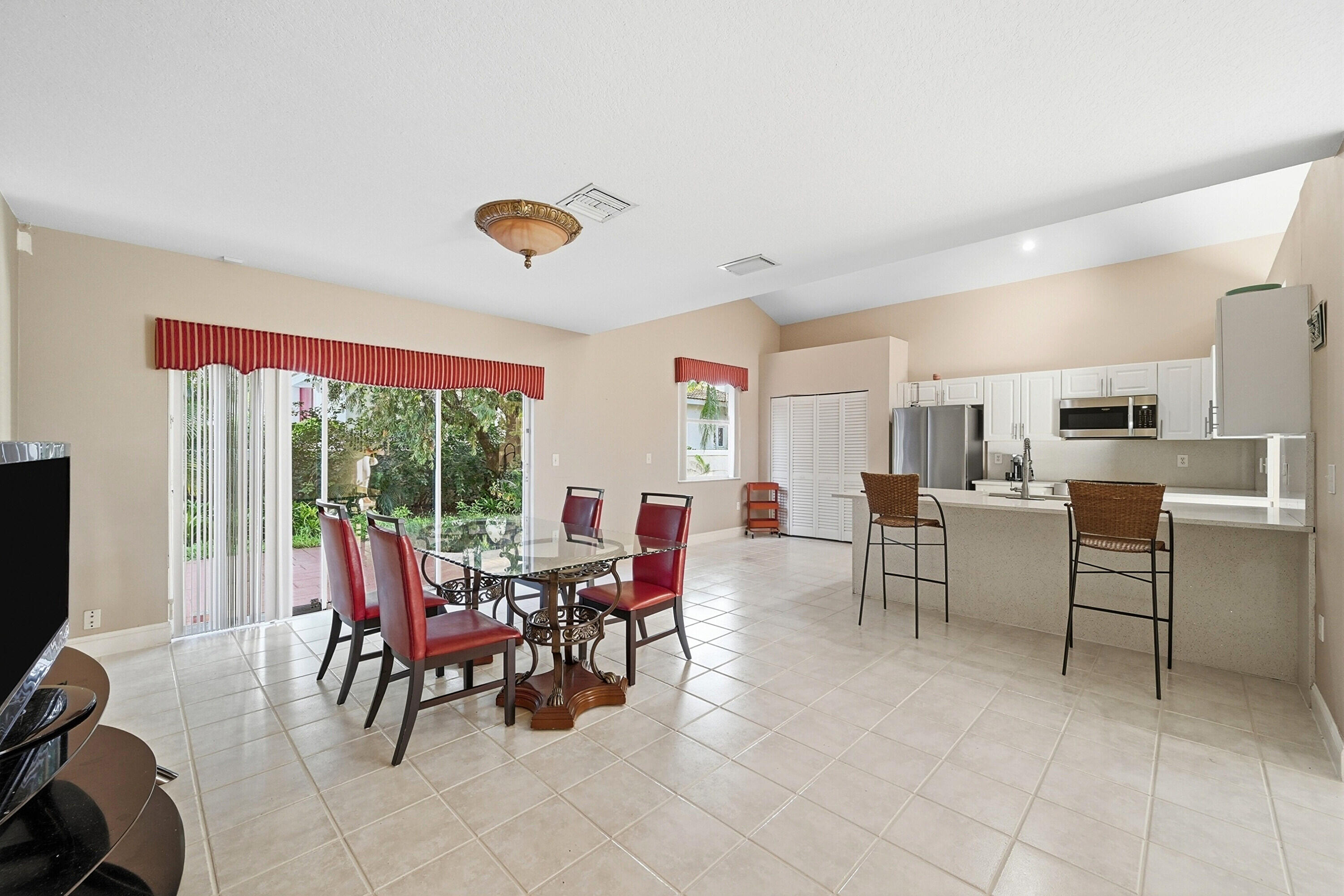 306 NW 115th Way