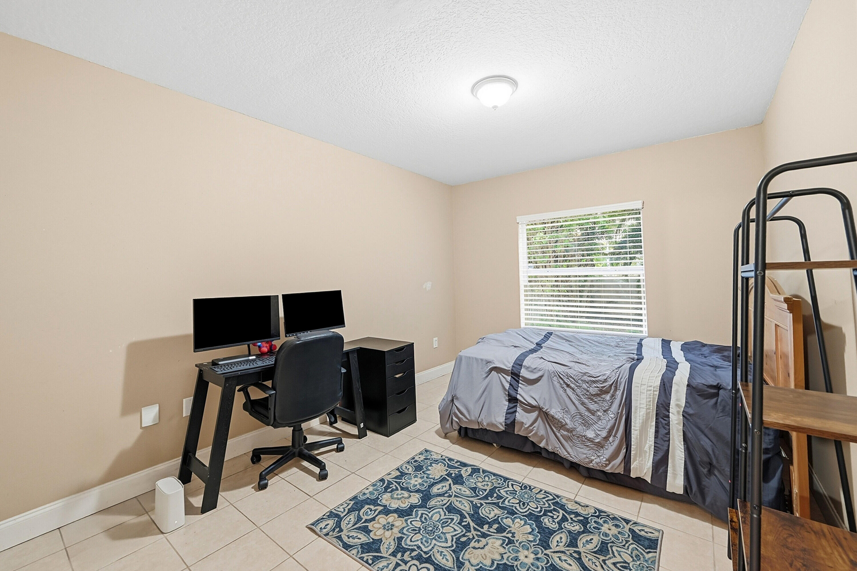 306 NW 115th Way