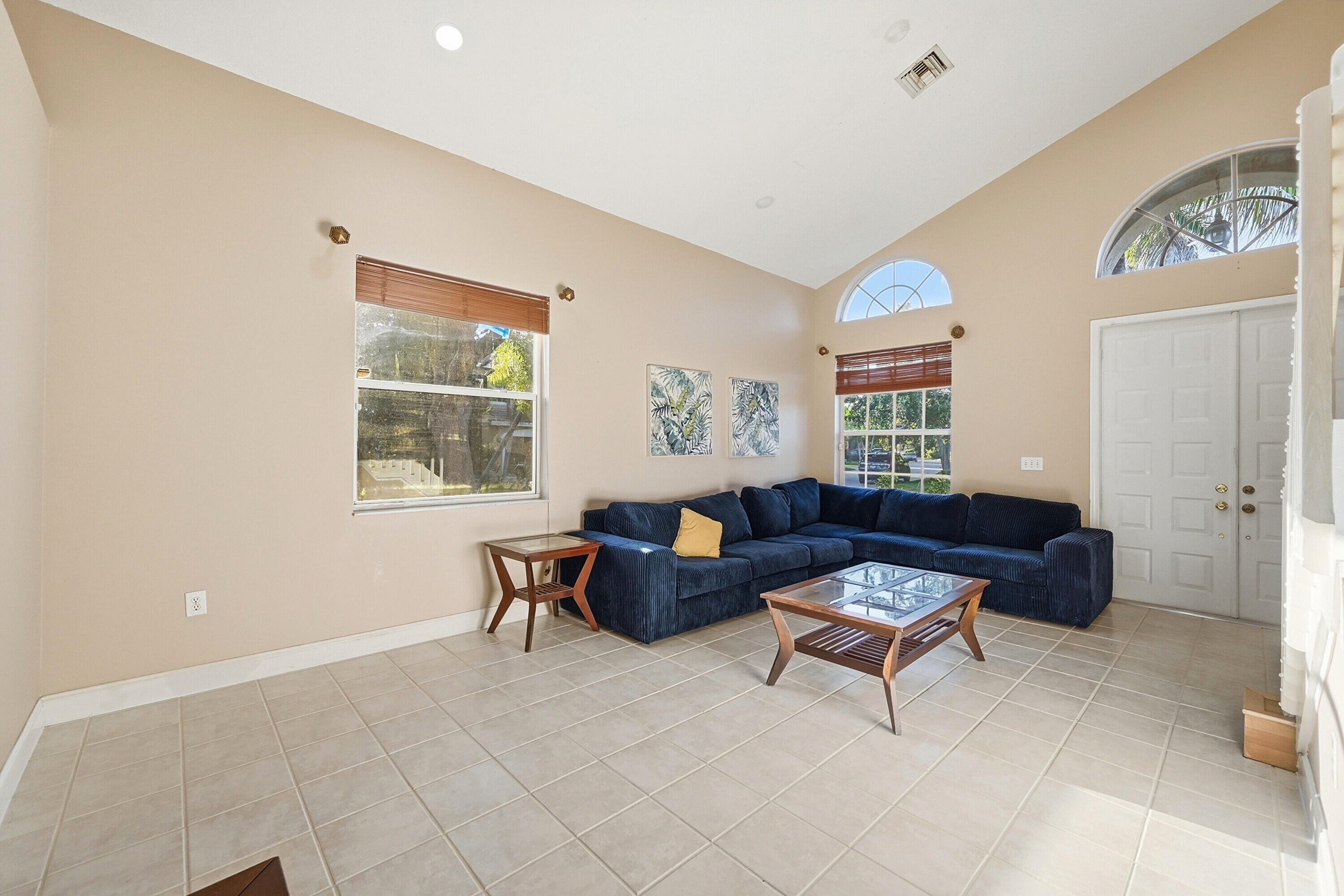 306 NW 115th Way