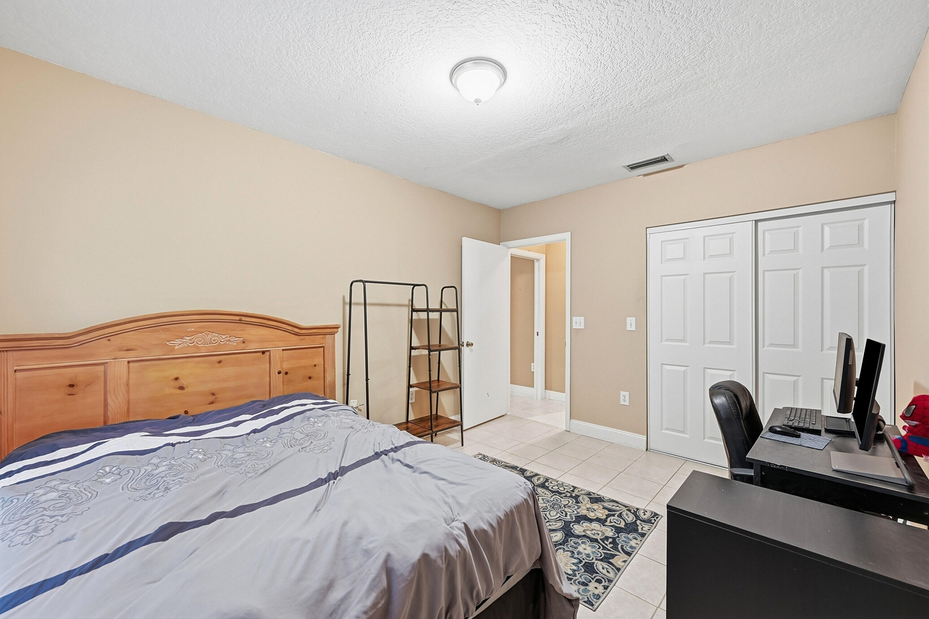 306 NW 115th Way