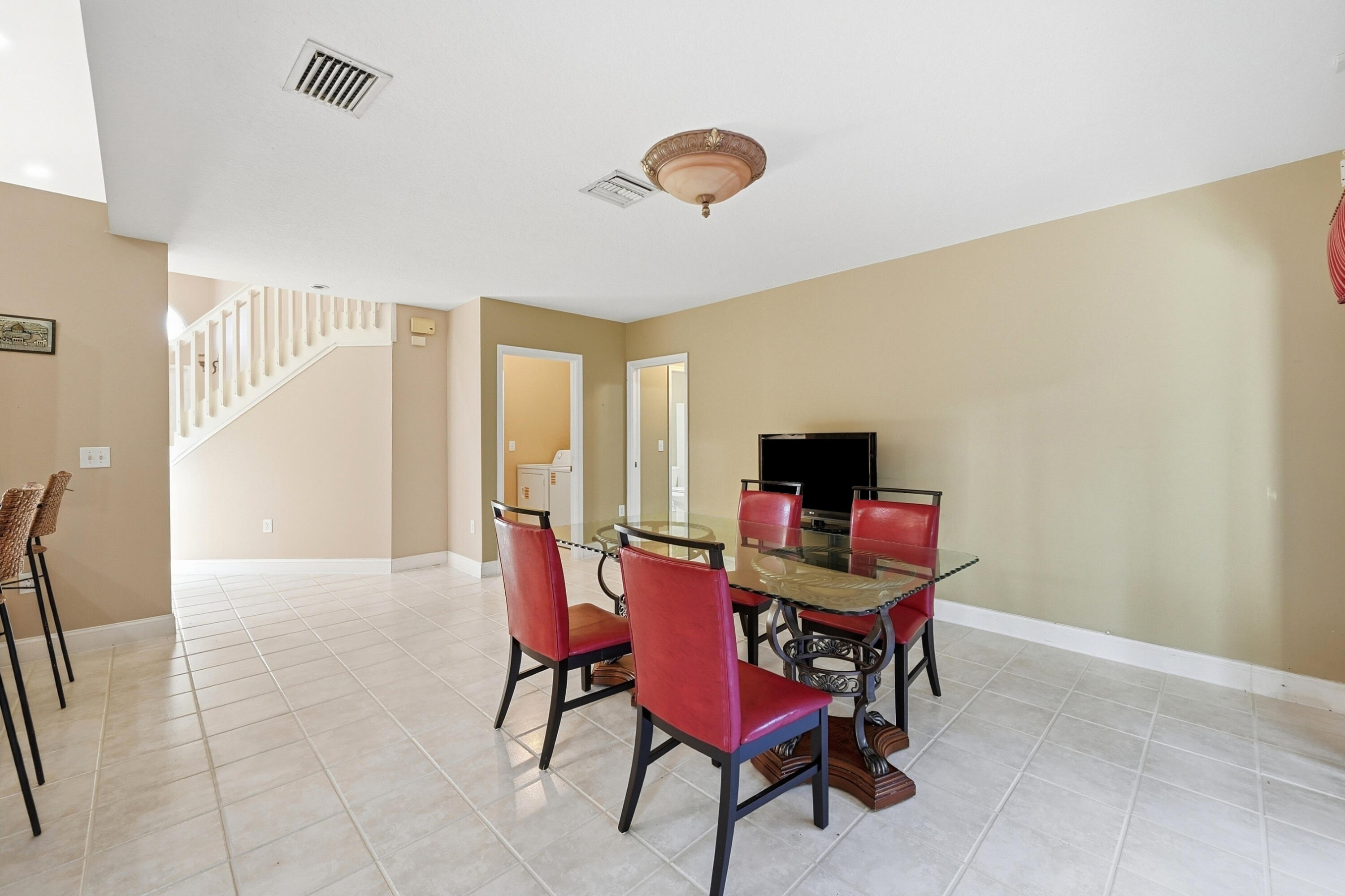 306 NW 115th Way