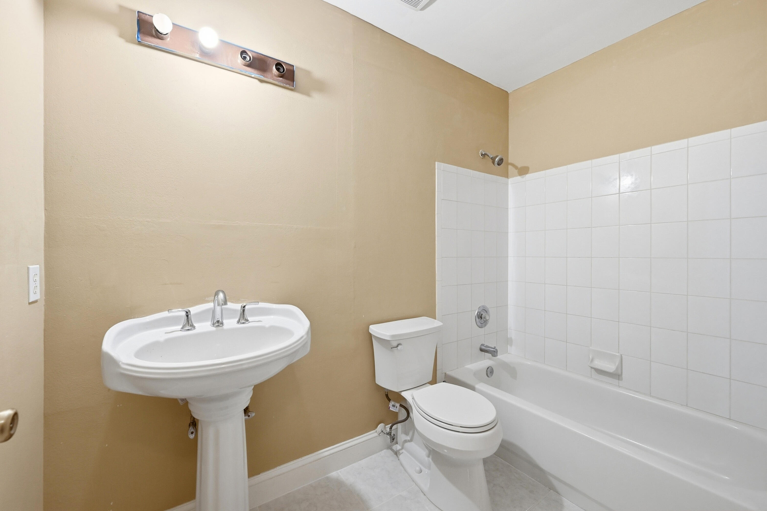 306 NW 115th Way