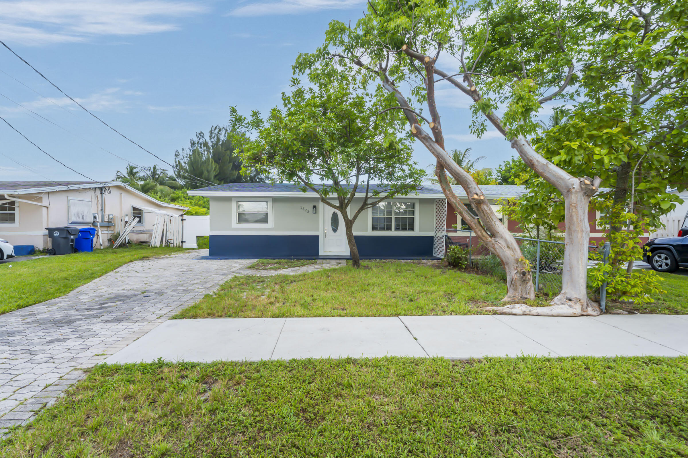1523 SW 68th Way