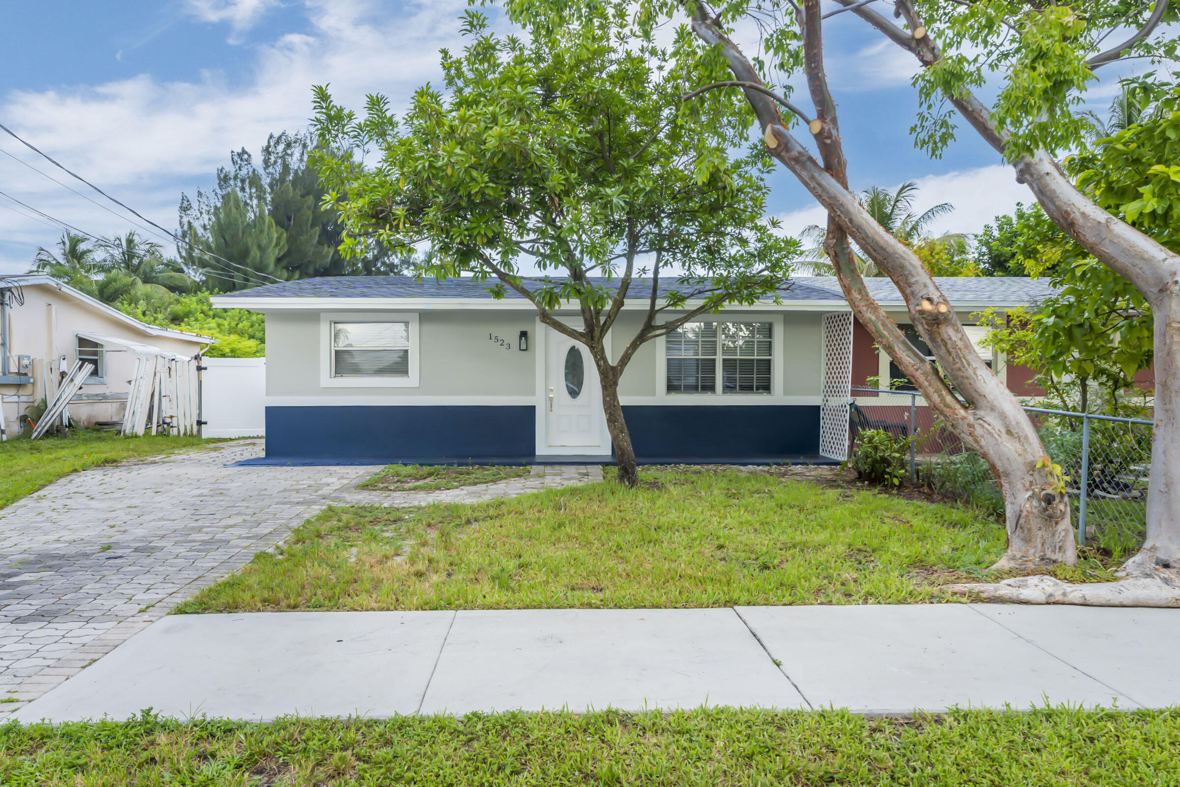 1523 SW 68th Way