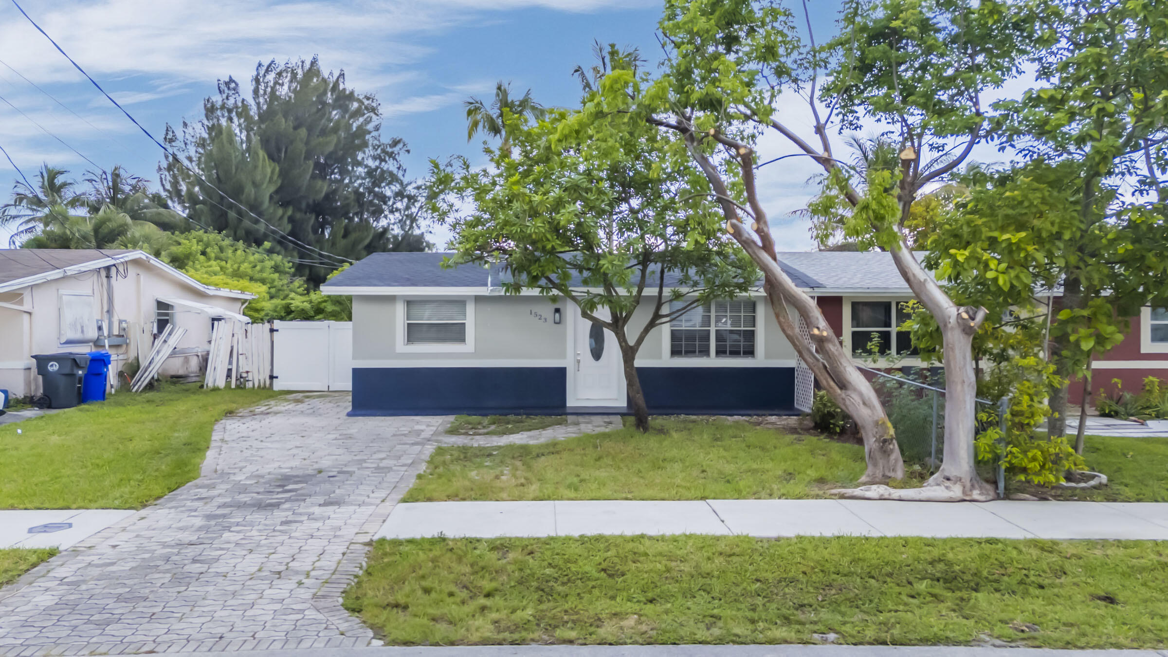 1523 SW 68th Way