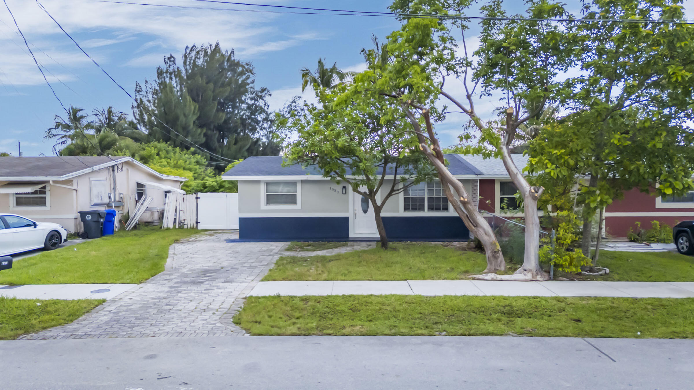 1523 SW 68th Way