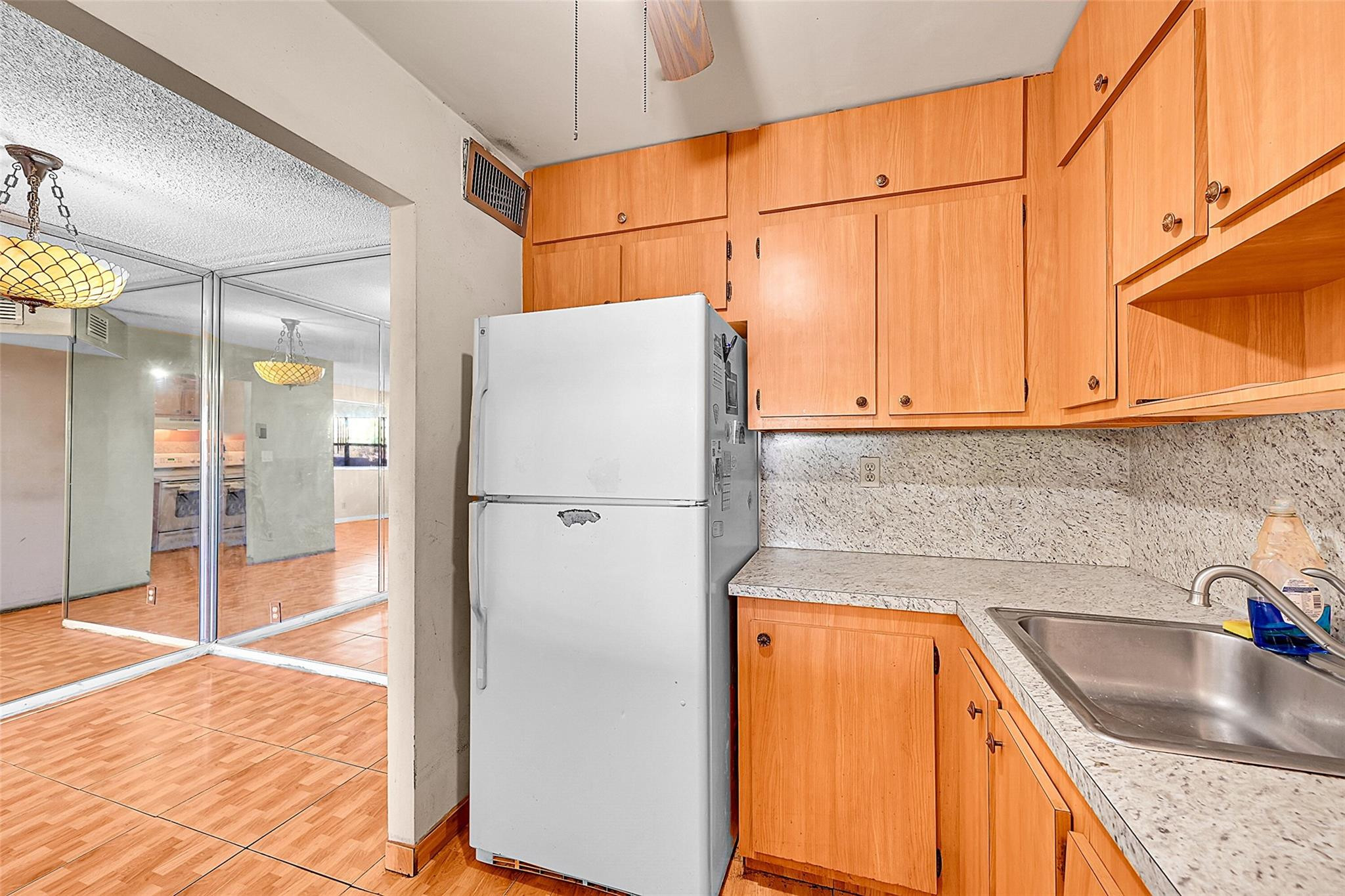 9101 Sunrise Lakes Boulevard Unit: 206