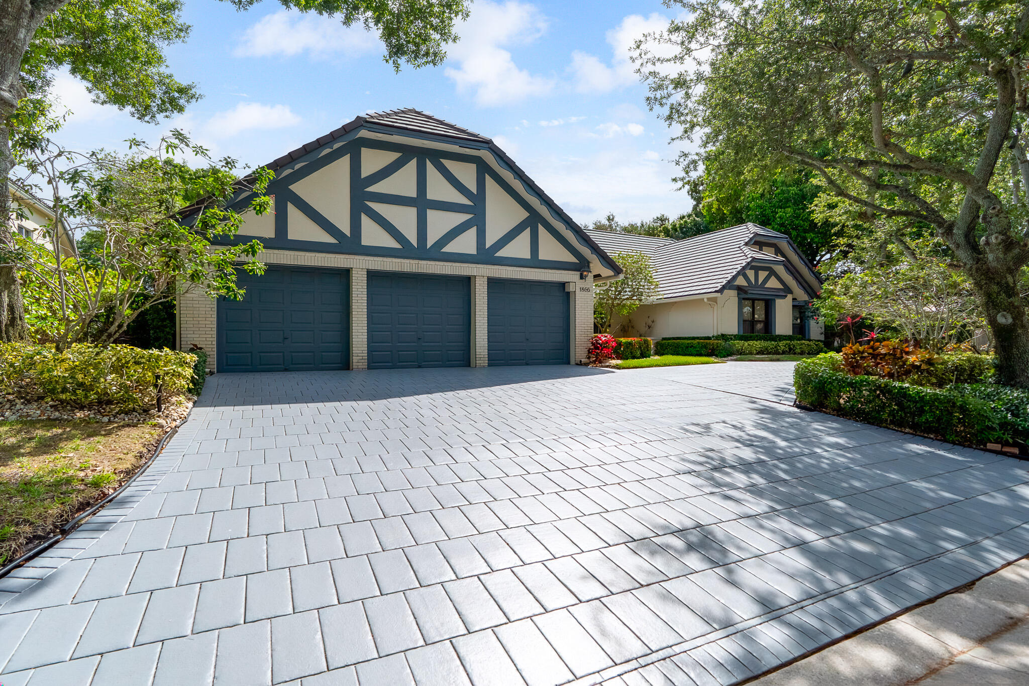 1866 Colonial Drive